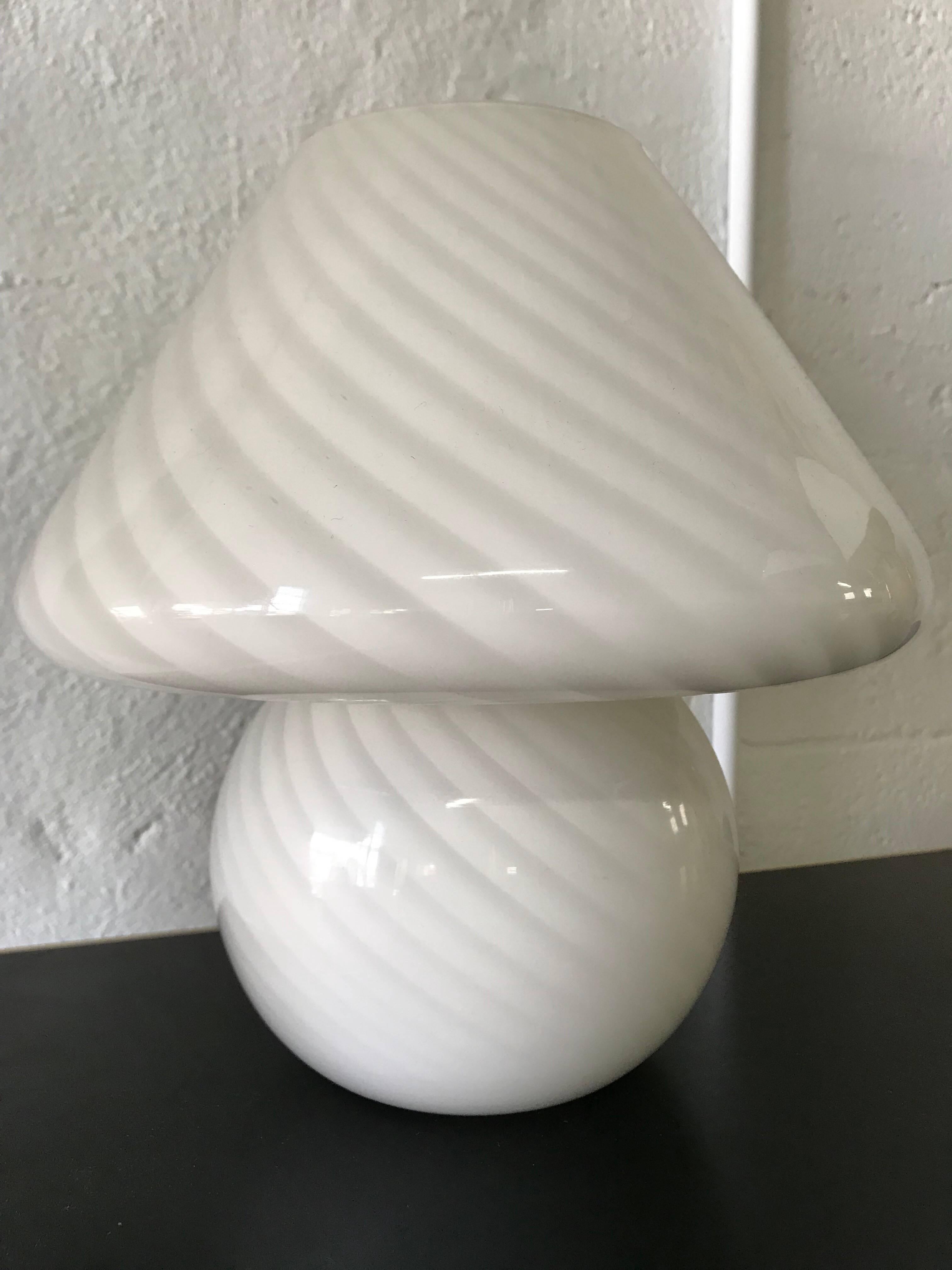 White swirl Murano glass mushroom lamp by Vetri.
