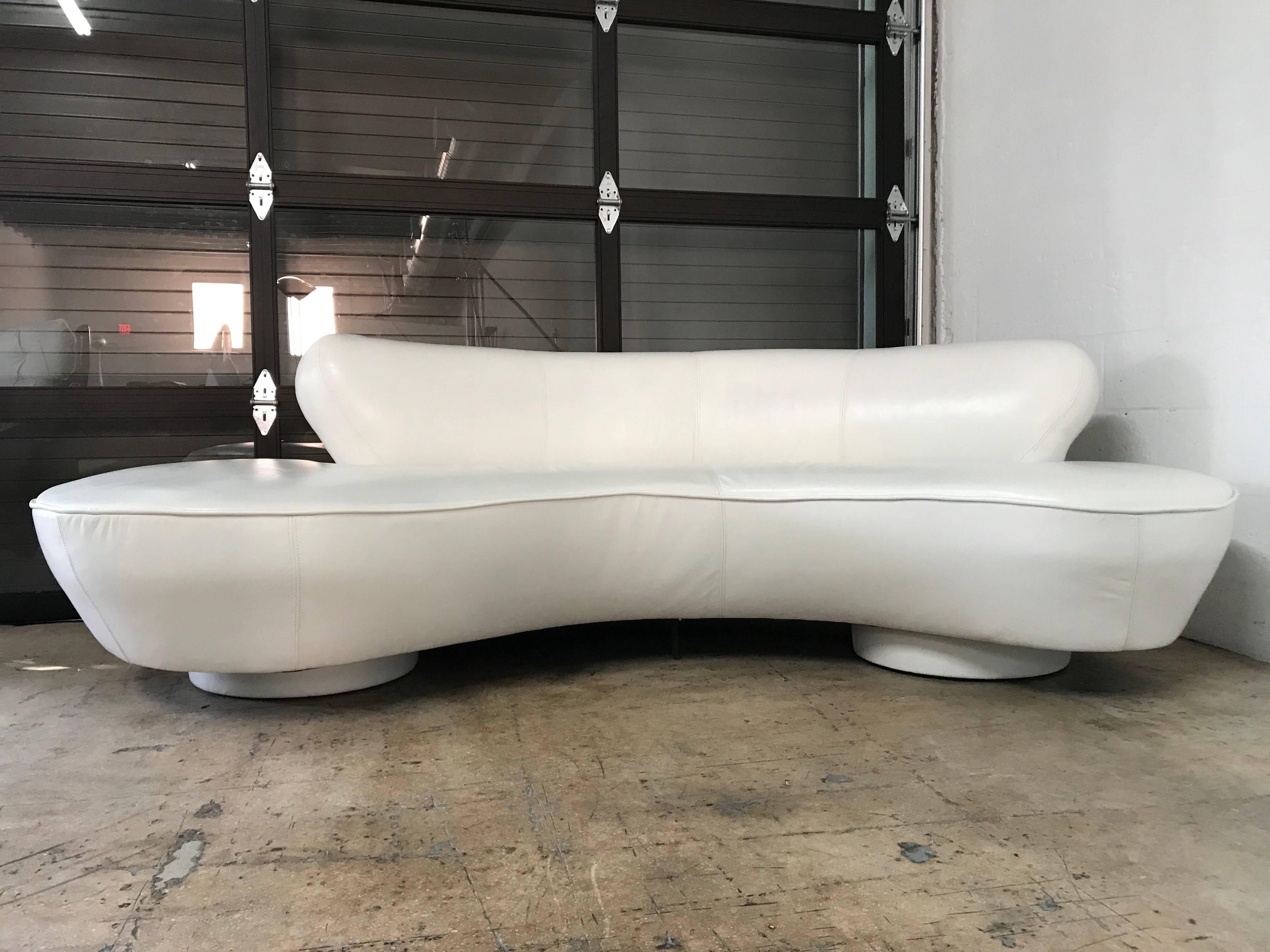 American Vladimir Kagan Serpentine Sofa in Original White Leather for Directional