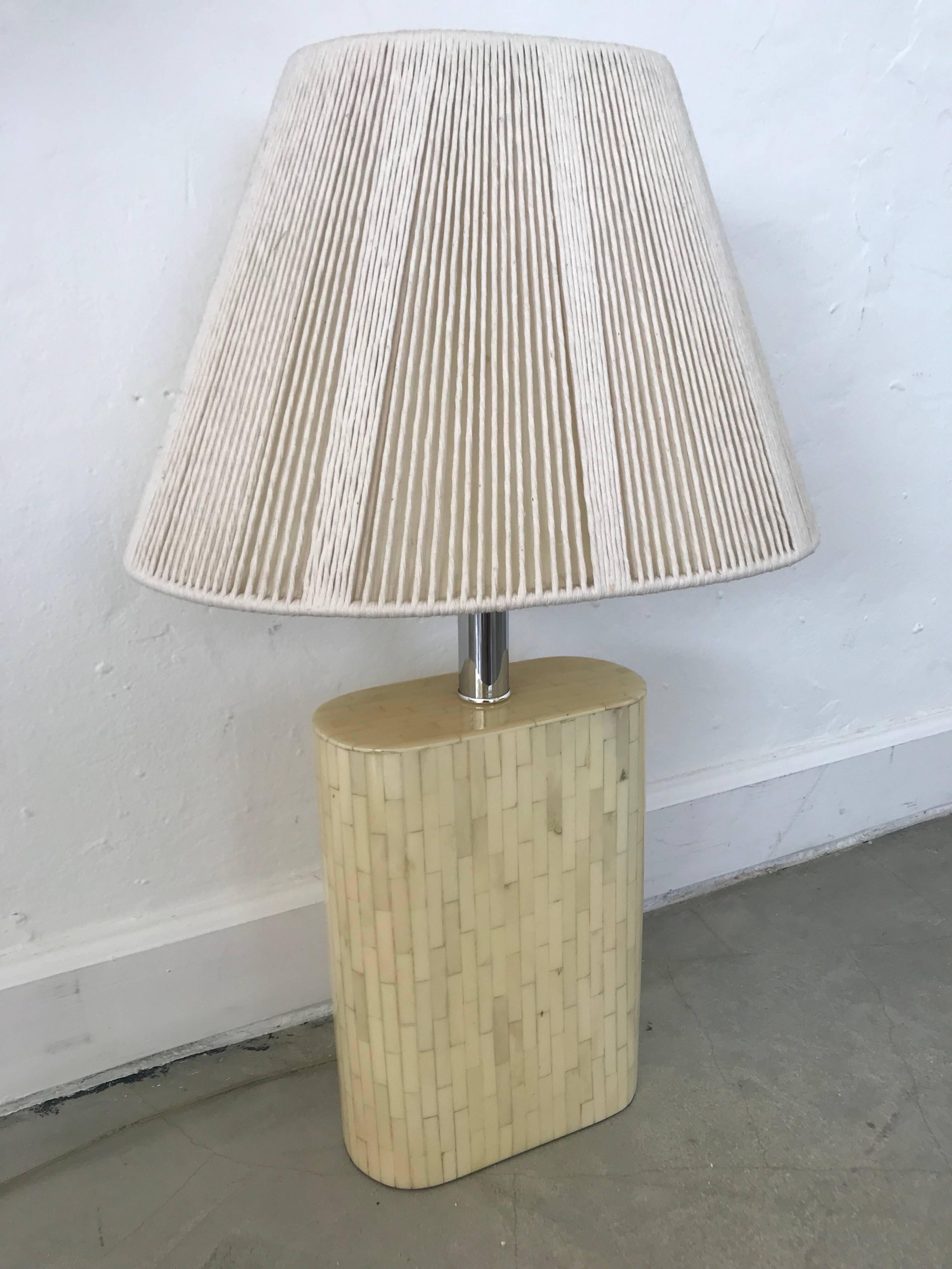 Mid-Century Modern Paire de lampes post-modernes « ovales » en forme d'os de chameau tessellé, Colombie, vers 1980 en vente