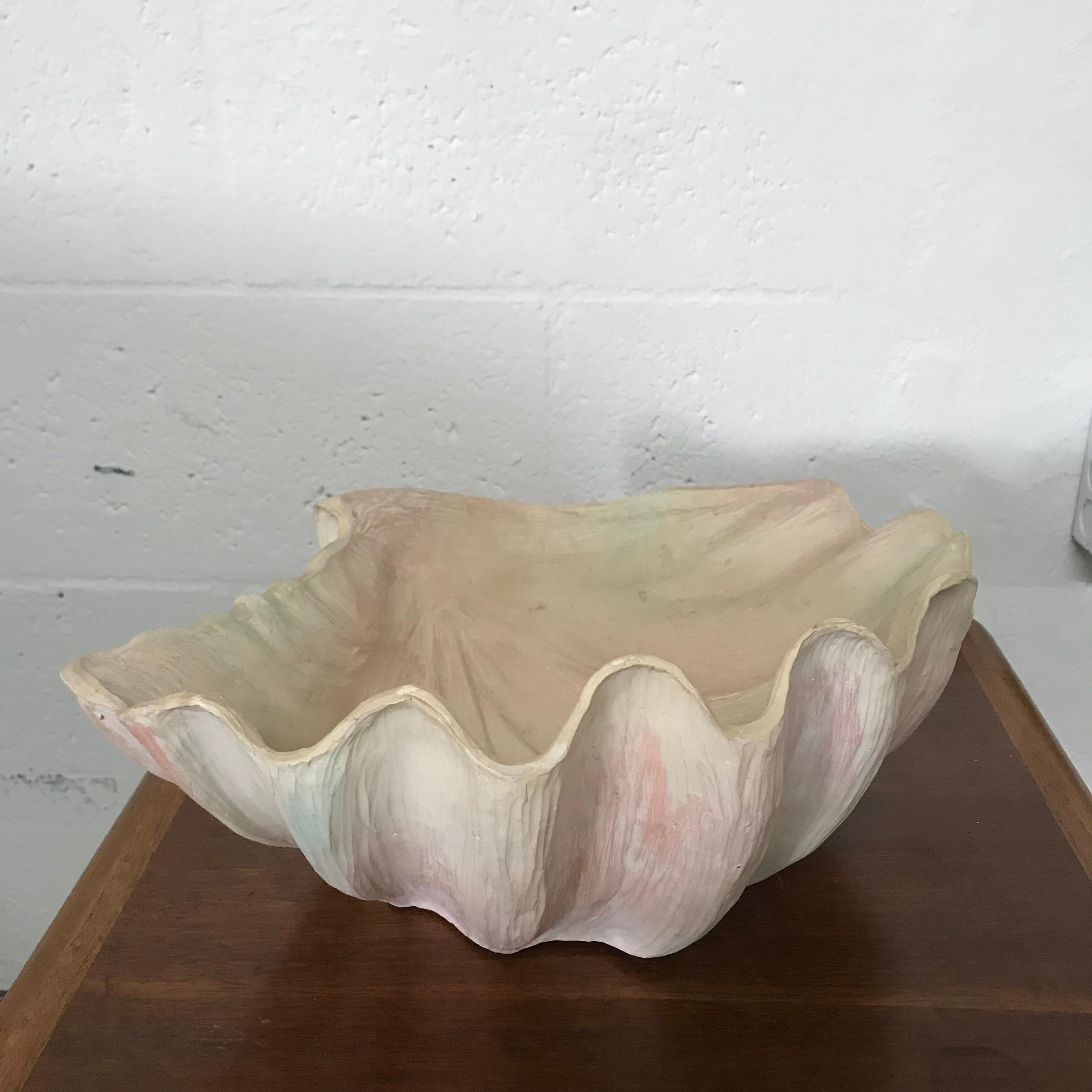 Hand Carved Organic Modern Wood Shell Bowl (amerikanisch)