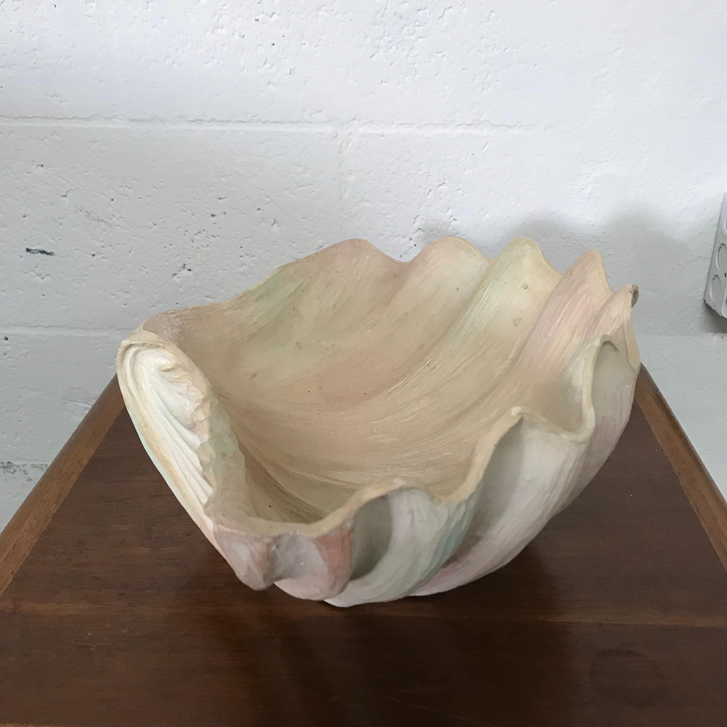 Hand Carved Organic Modern Wood Shell Bowl (Handgeschnitzt)