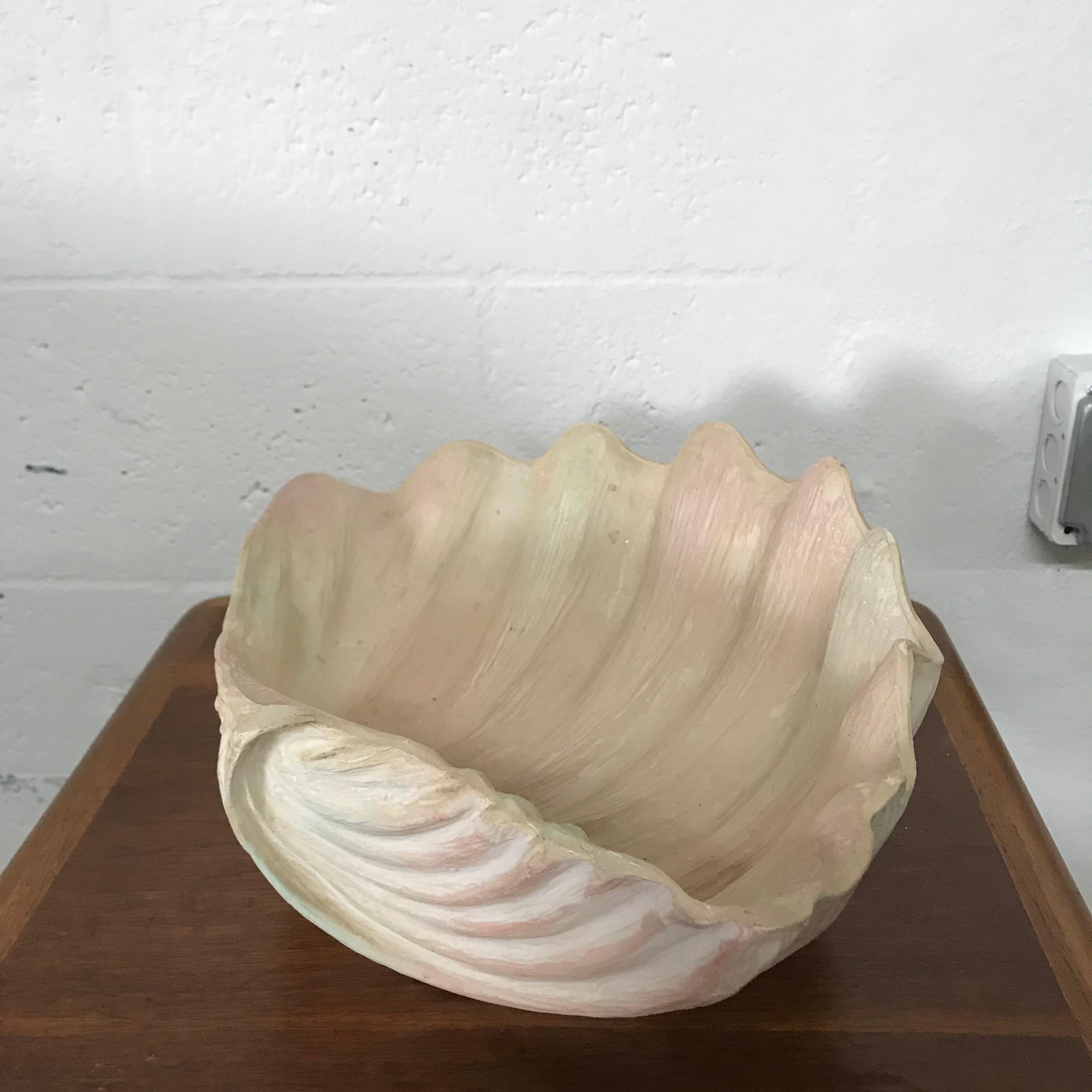 Hand Carved Organic Modern Wood Shell Bowl im Zustand „Gut“ in Miami, FL