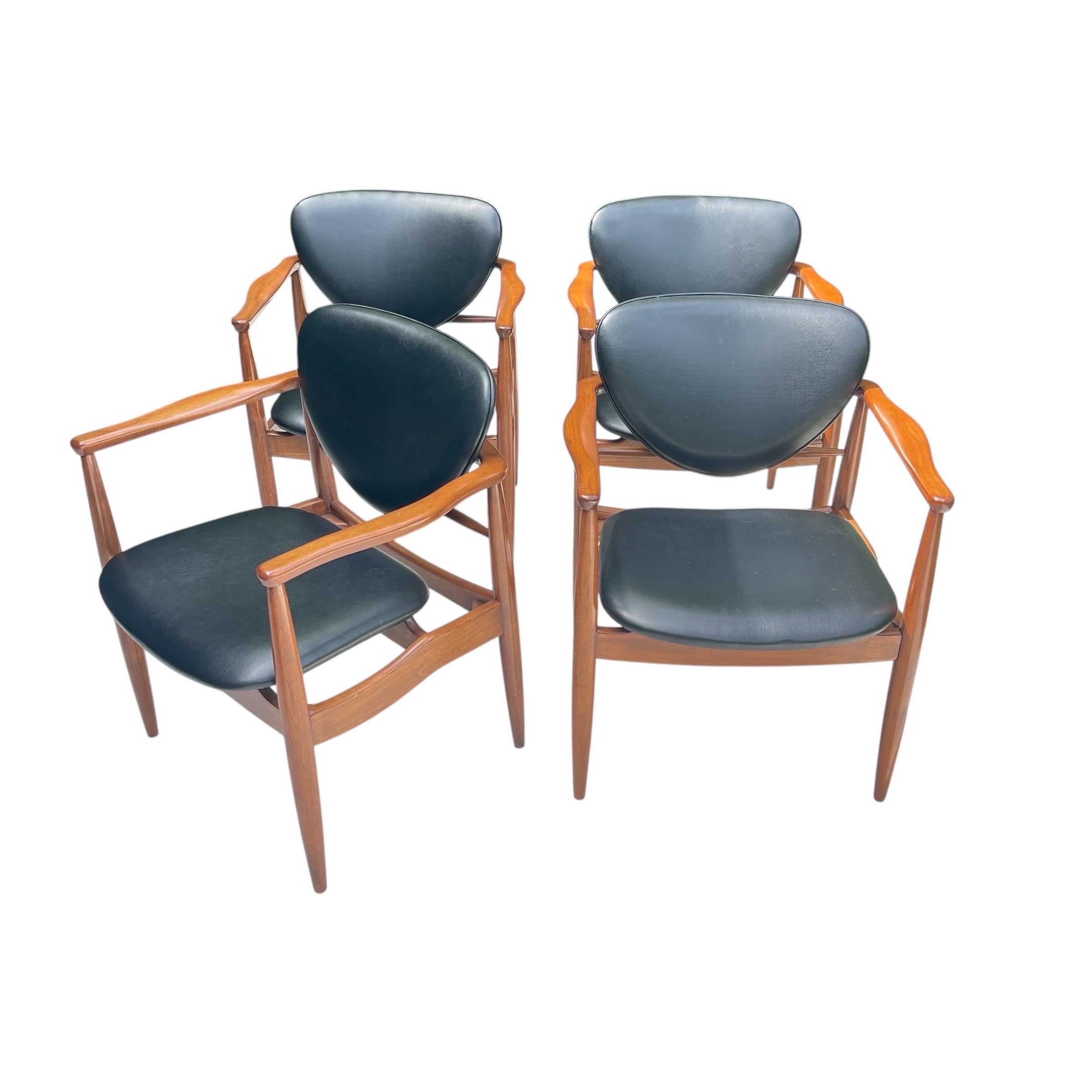 Polished Set of 14 Finn Juhl Attributed Mid Century Walnut Dining Chairs, Denmark, 1950s For Sale