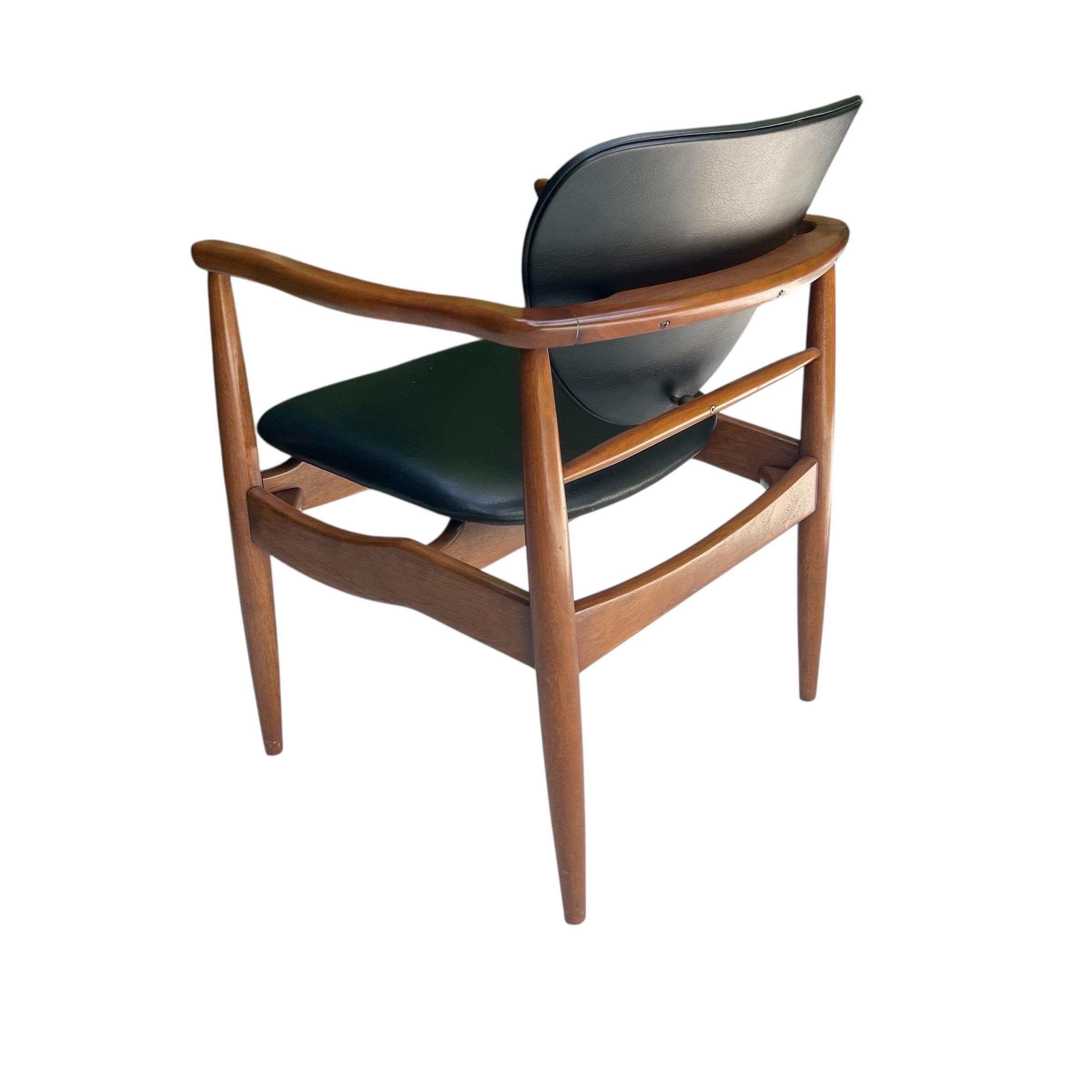 Set of 14 Finn Juhl Attributed Mid Century Walnut Dining Chairs, Denmark, 1950s For Sale 1