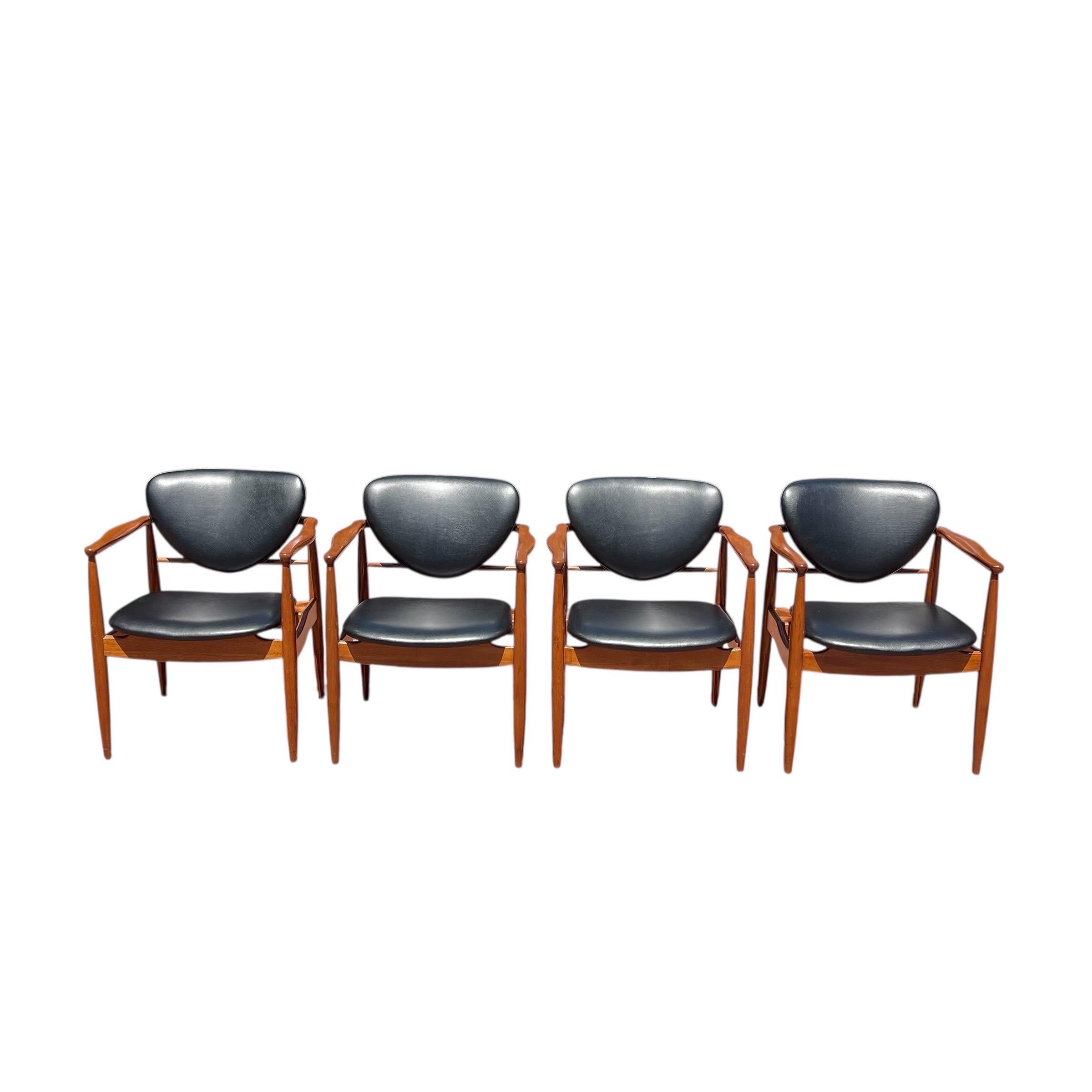 Mid-Century Modern Set of 14 Finn Juhl Attributed Mid Century Walnut Dining Chairs, Denmark, 1950s For Sale