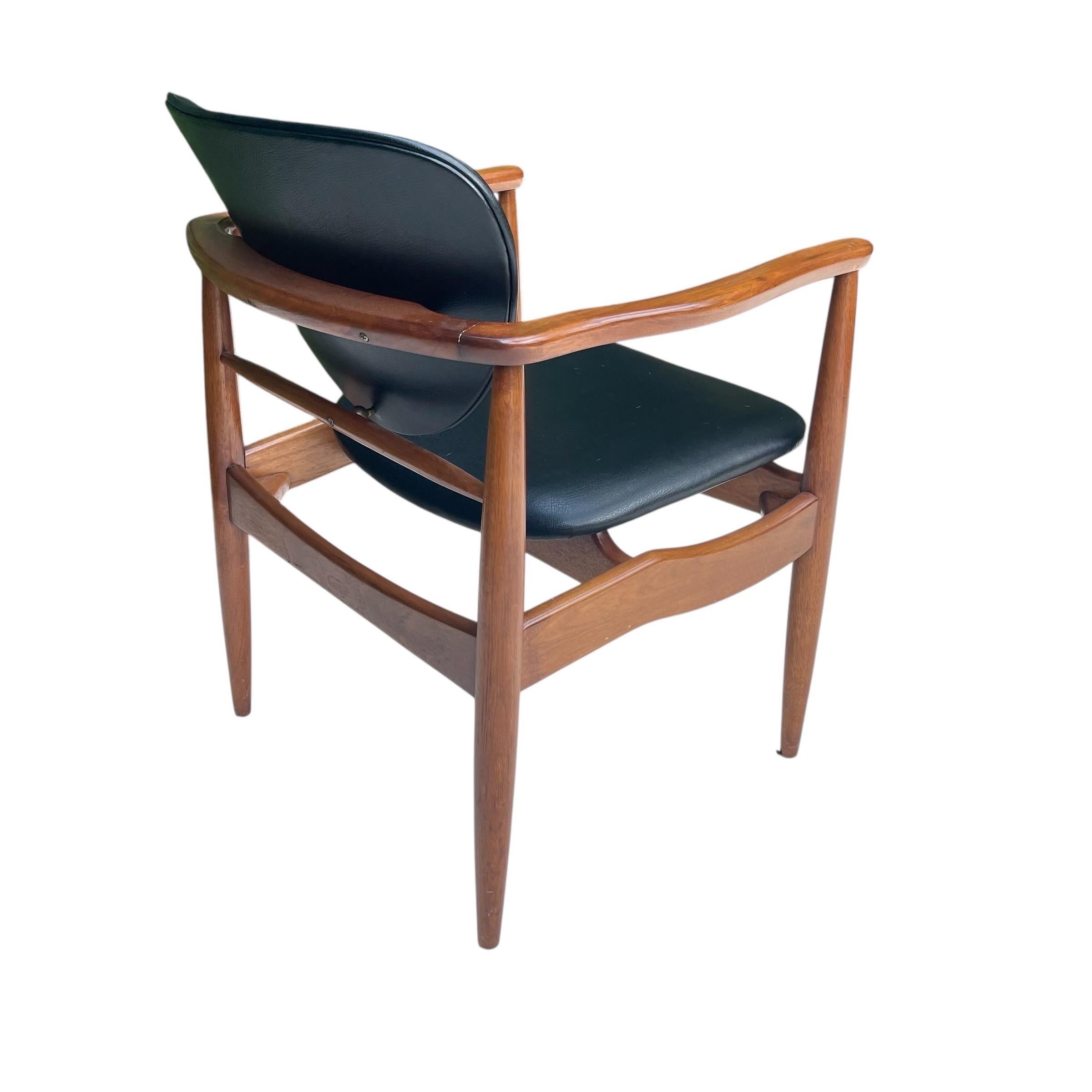 Set of 14 Finn Juhl Attributed Mid Century Walnut Dining Chairs, Denmark, 1950s For Sale 2