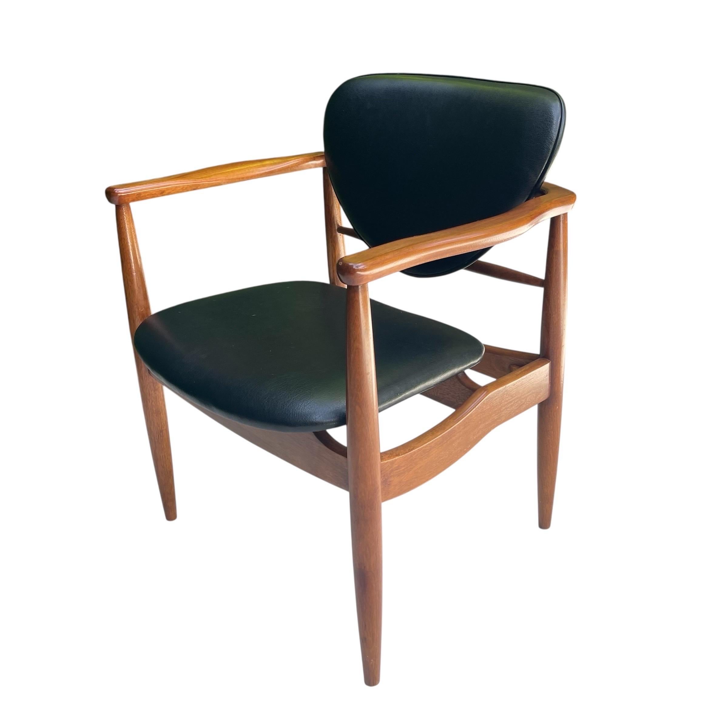 20th Century Set of 14 Finn Juhl Attributed Mid Century Walnut Dining Chairs, Denmark, 1950s For Sale