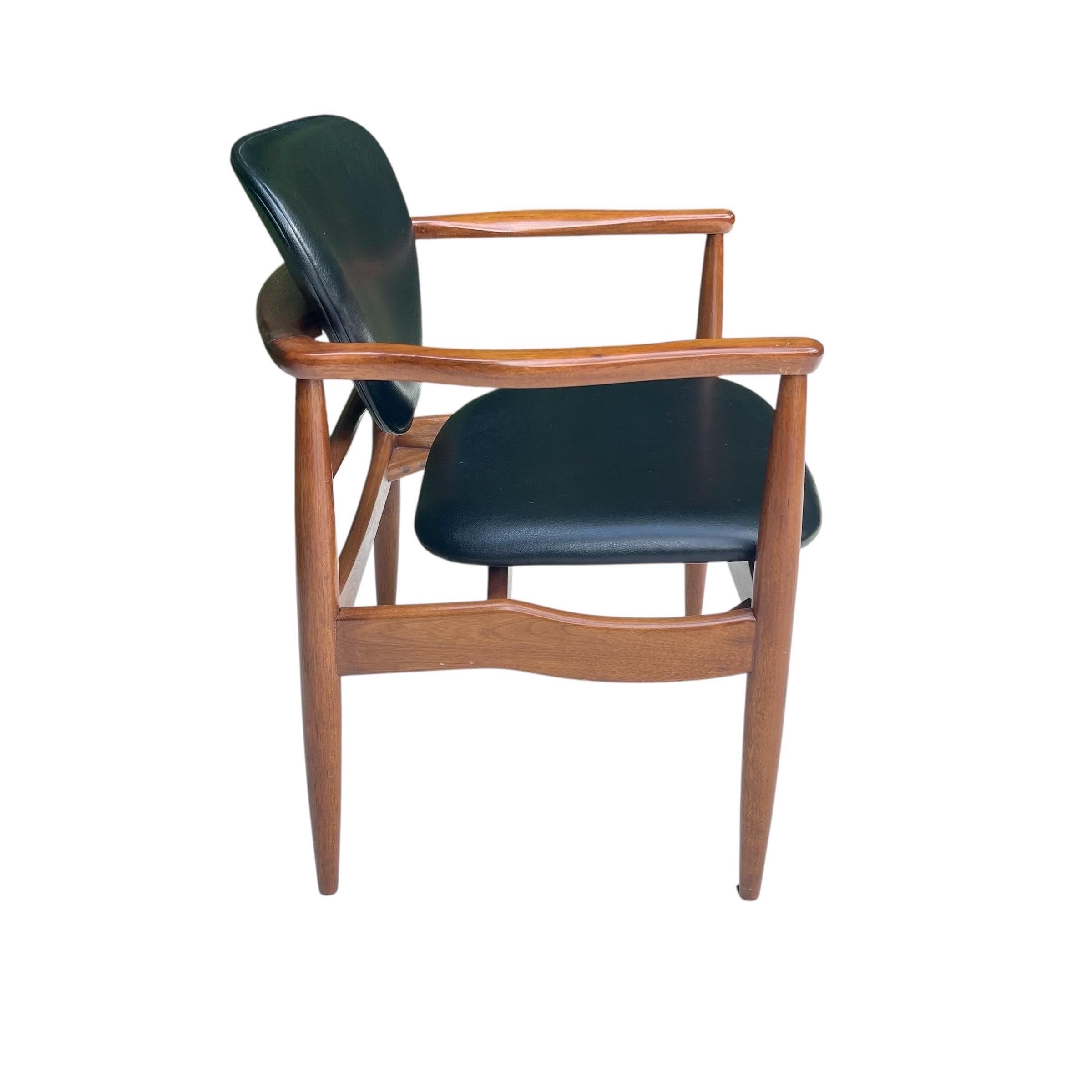 Brass Set of 4 Finn Juhl Attributed Mid Century Walnut Dining Chairs, Denmark, 1950s For Sale
