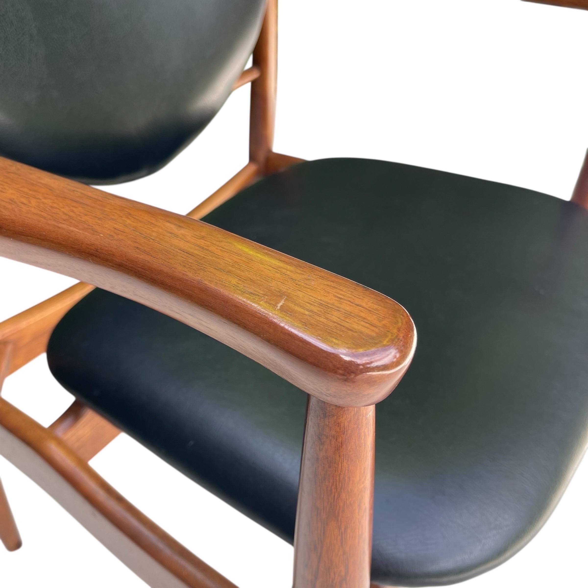 Set of 4 Finn Juhl Attributed Mid Century Walnut Dining Chairs, Denmark, 1950s For Sale 11