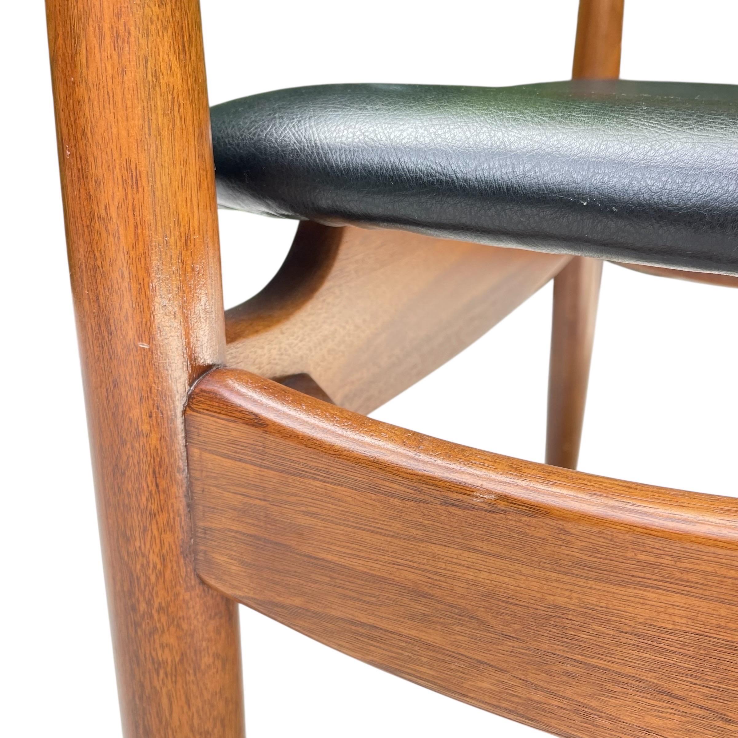 Set of 4 Finn Juhl Attributed Mid Century Walnut Dining Chairs, Denmark, 1950s For Sale 8