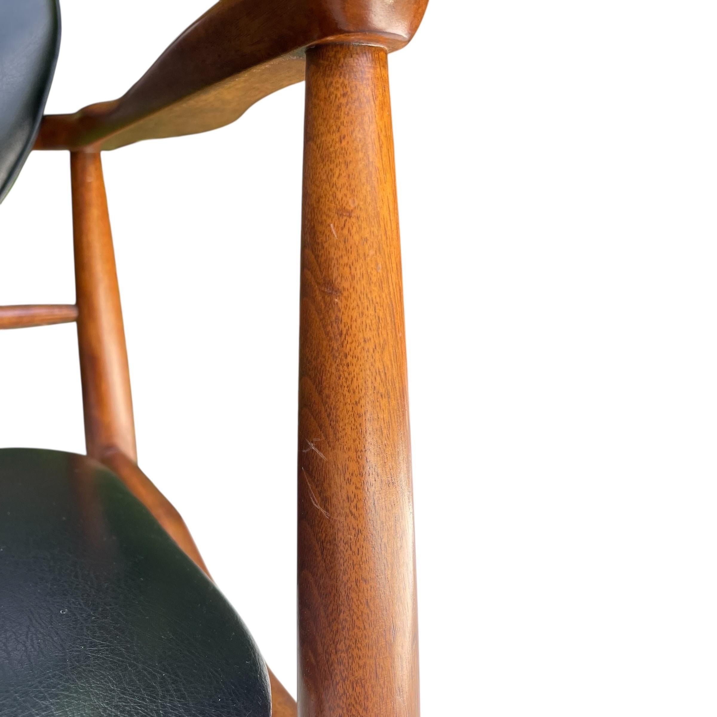 Set of 4 Finn Juhl Attributed Mid Century Walnut Dining Chairs, Denmark, 1950s For Sale 10