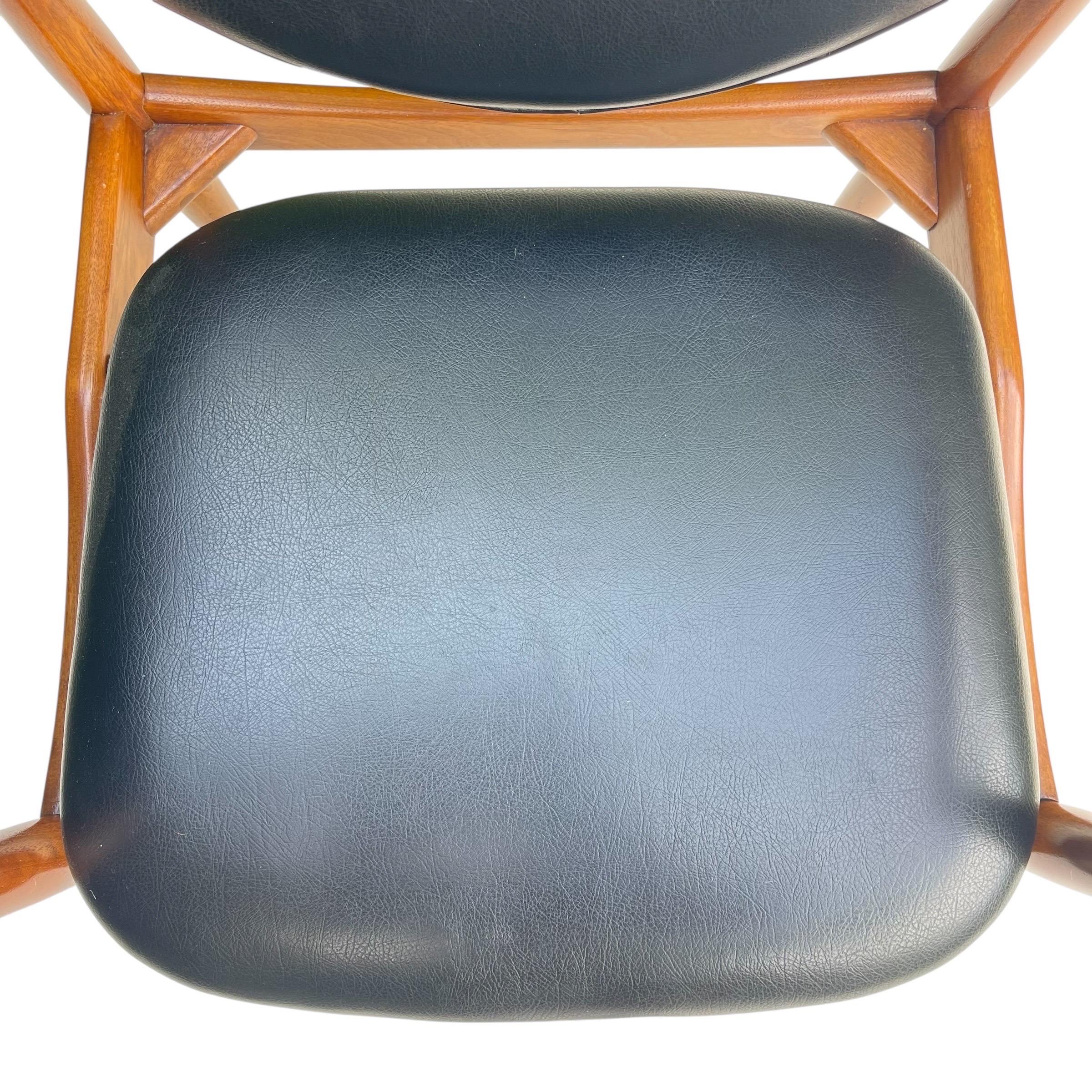 Set of 4 Finn Juhl Attributed Mid Century Walnut Dining Chairs, Denmark, 1950s For Sale 6