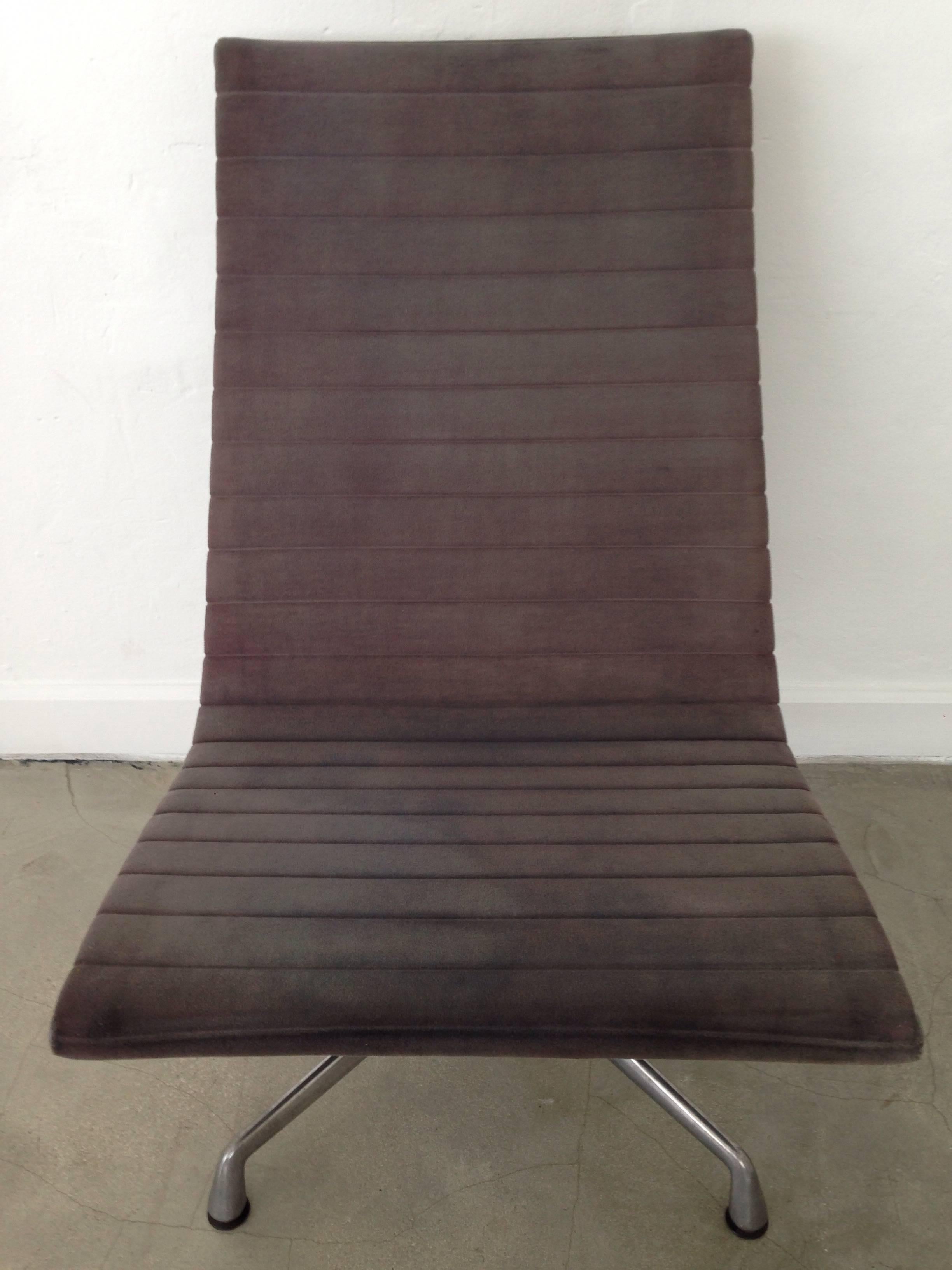 Late 20th Century Eames EA33 Aluminium Group Lounge Chair for Herman Miller