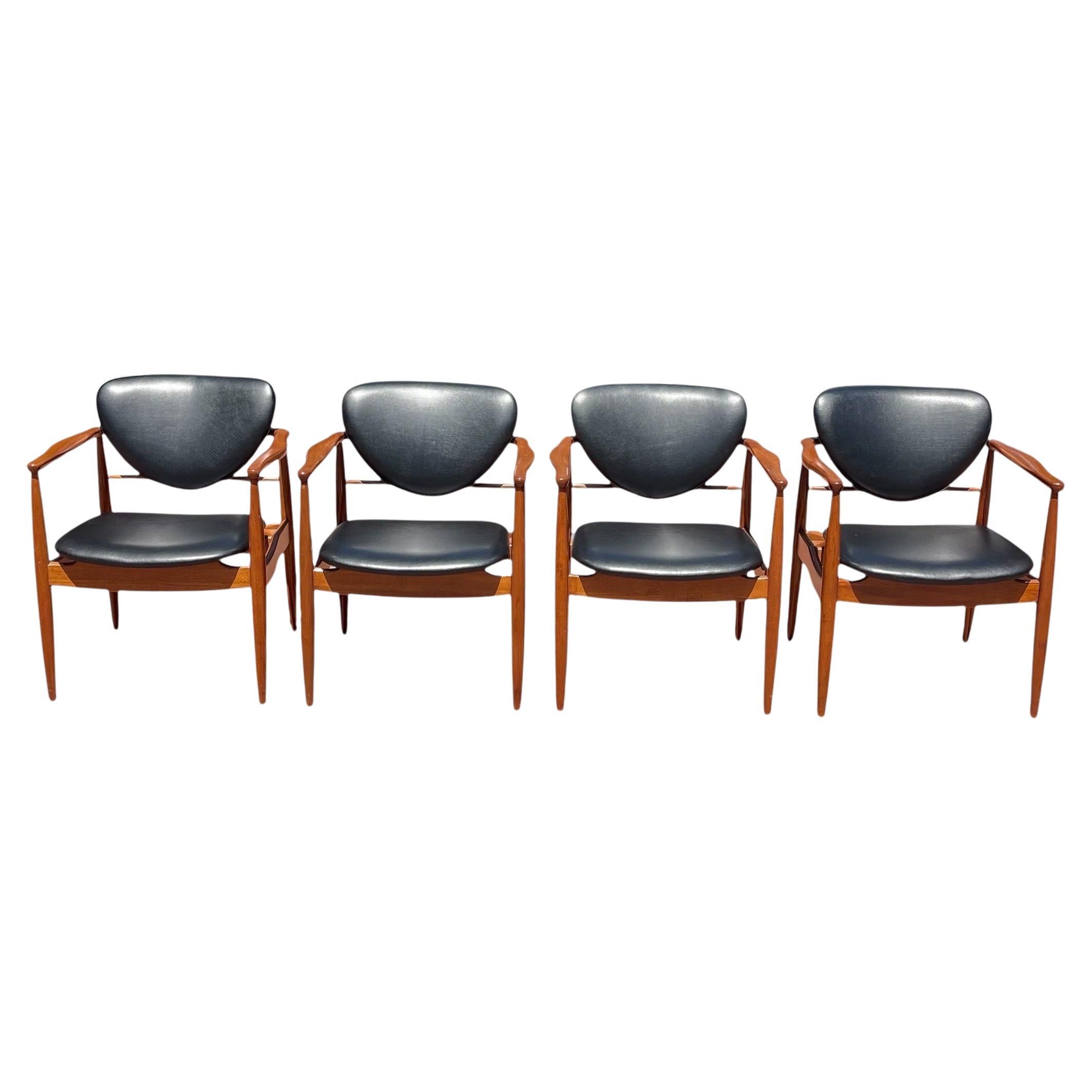 Set of 4 Finn Juhl Attributed Mid Century Walnut Dining Chairs, Denmark, 1950s