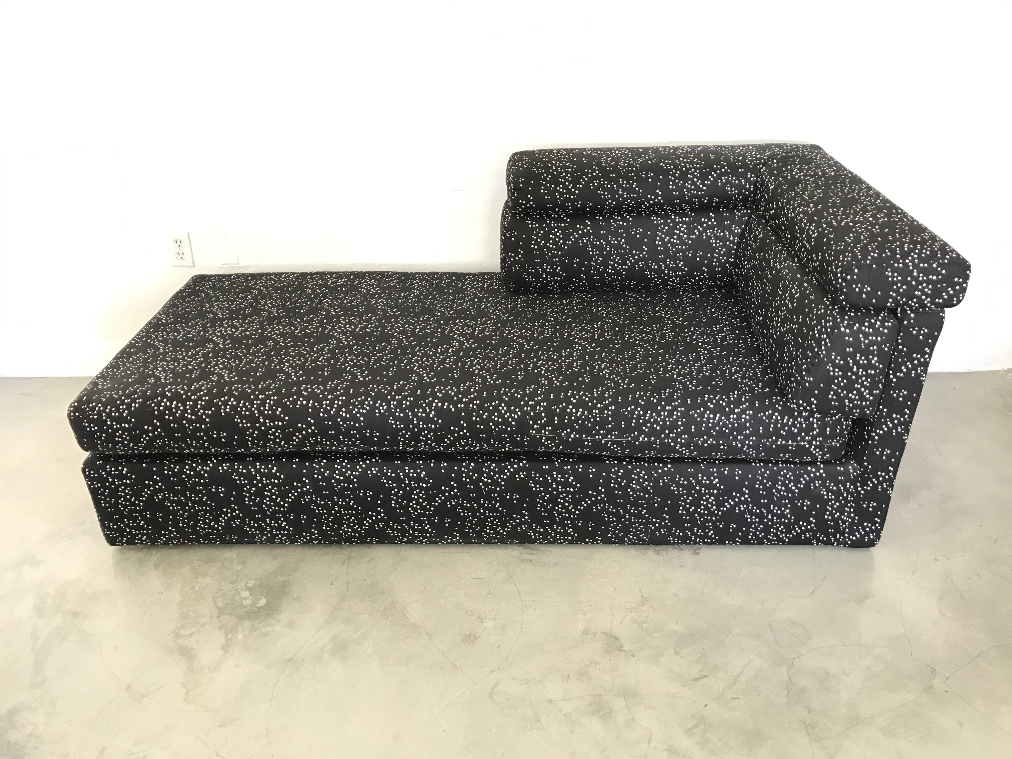 Custom black and white daybed chaise lounge sofa with pullout mattress by Milo Baughman for Thayer Coggin. 

Mattress size: 60 inch x 70 inch.