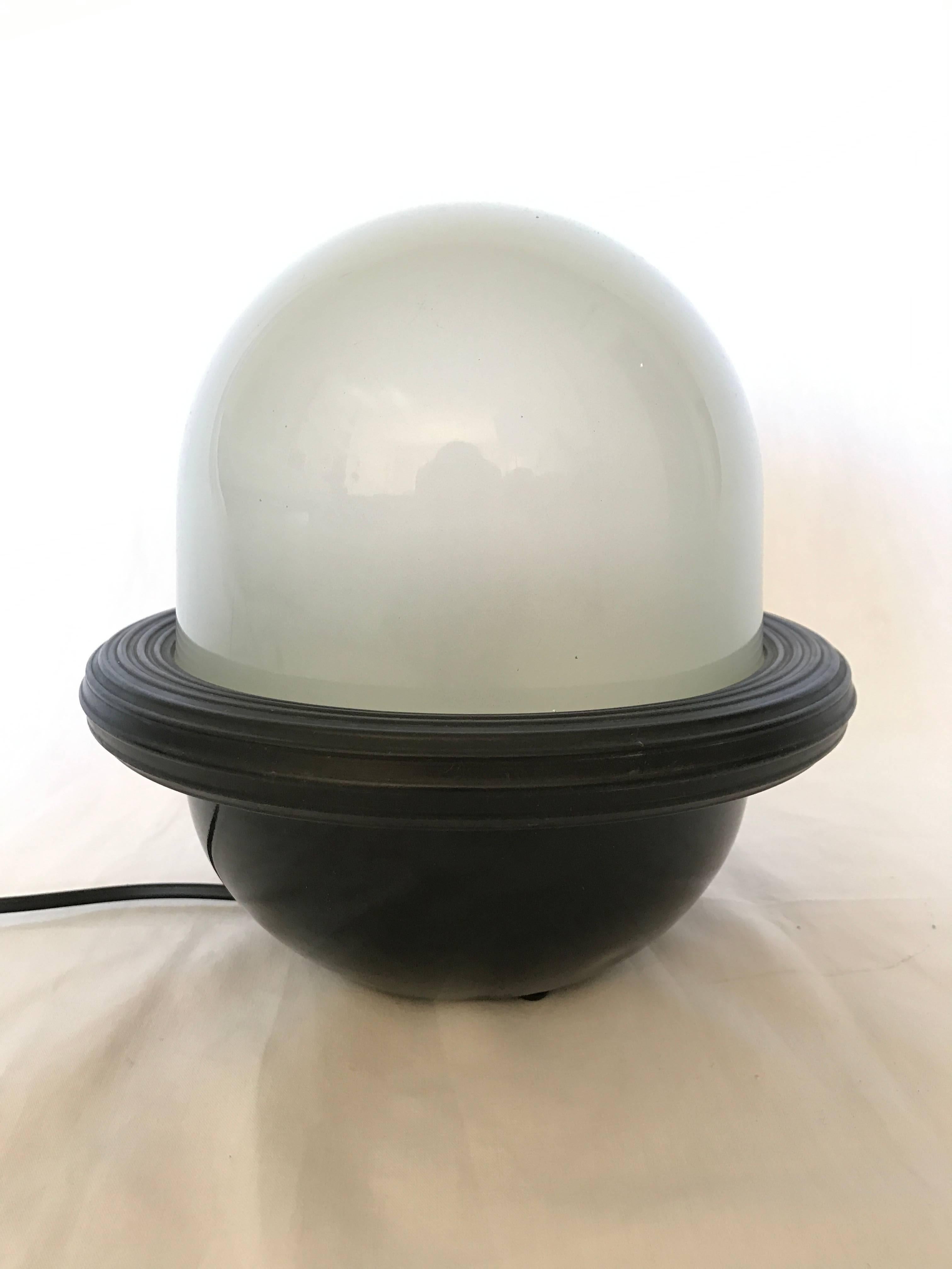 Postmodern UFO flying saucer Memphis design lamp in the amento lighting collection by Sicme, Italy, circa 1980s.