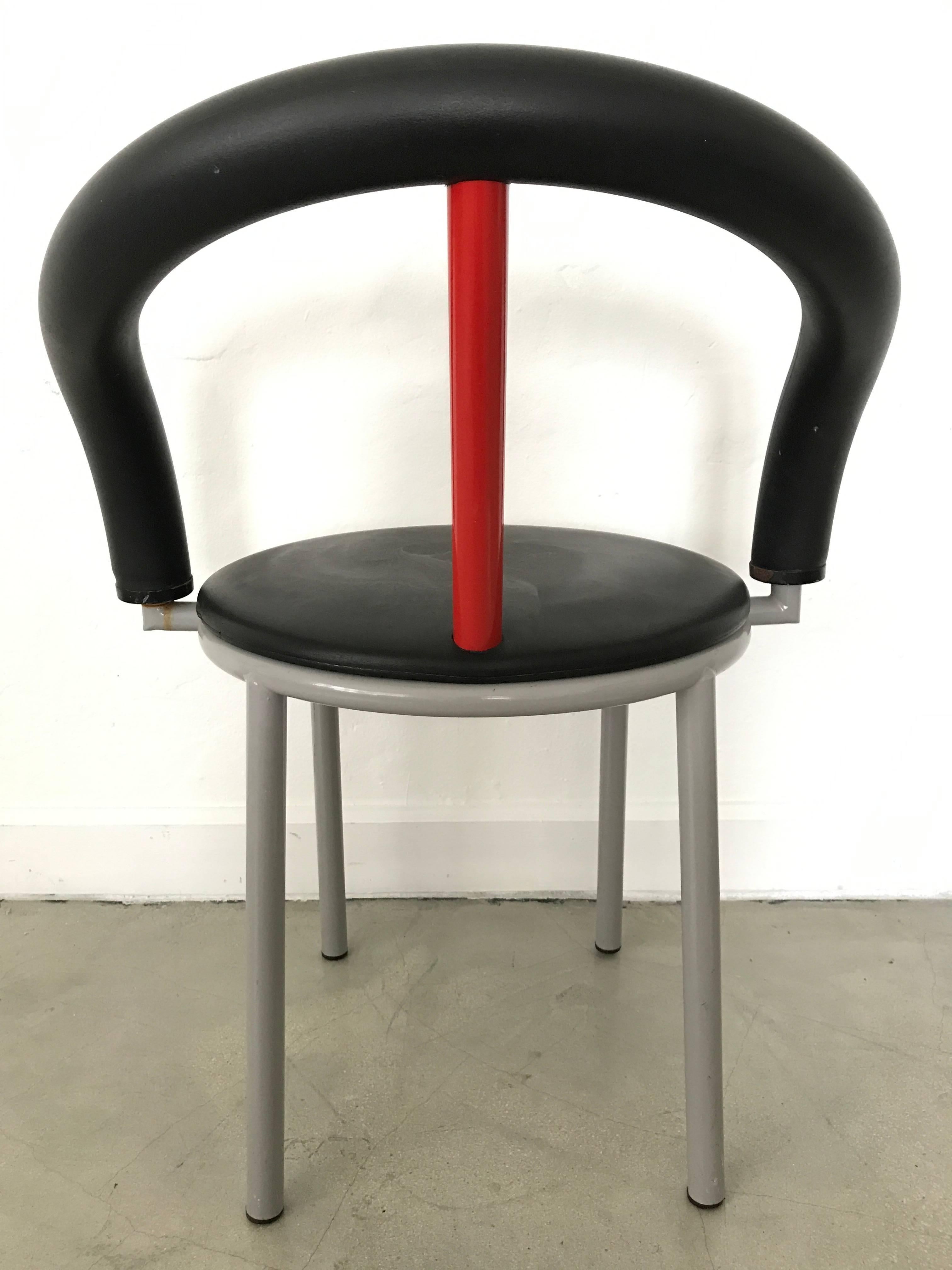 italien Paire de chaises post-modernes 