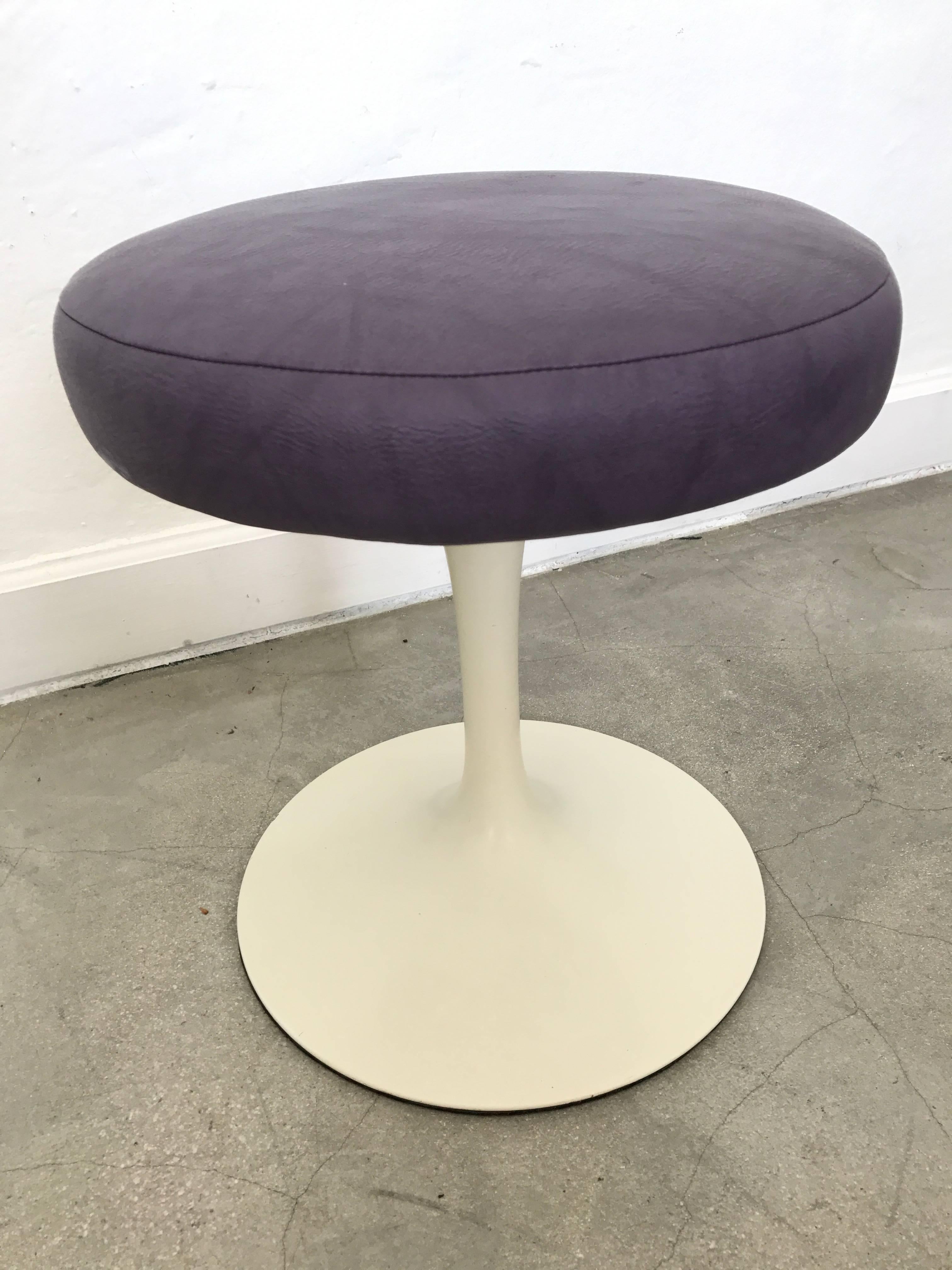 Original 1970s tulip swivel stool with purple leather and white tulip base by Eero Saarinen for Knoll.