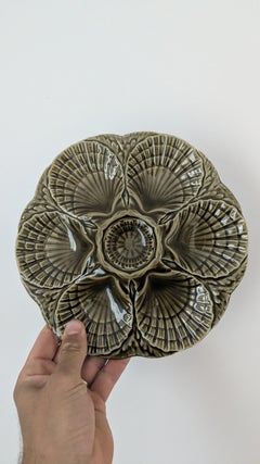 Servicio de ostras de mayólica de Sarreguemines (Francia), compuesto por 12 platos y una fuente grande