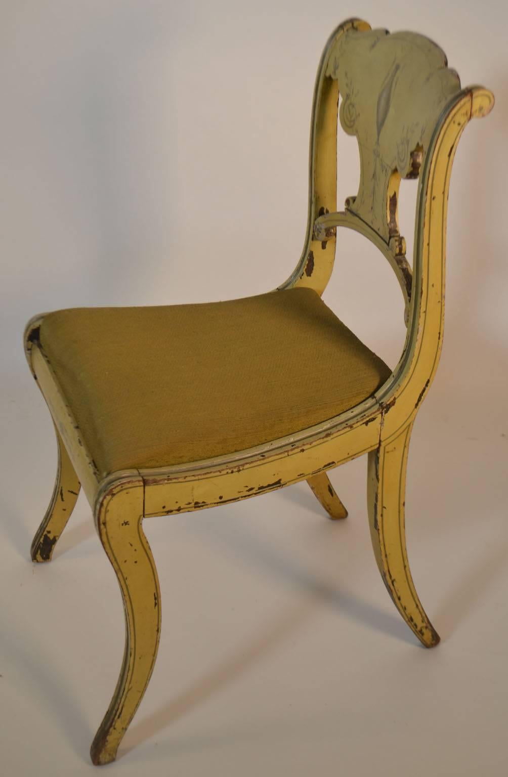 XIXe siècle Ensemble de quatre chaises anglaises peintes du 19ème siècle de petite taille en vente