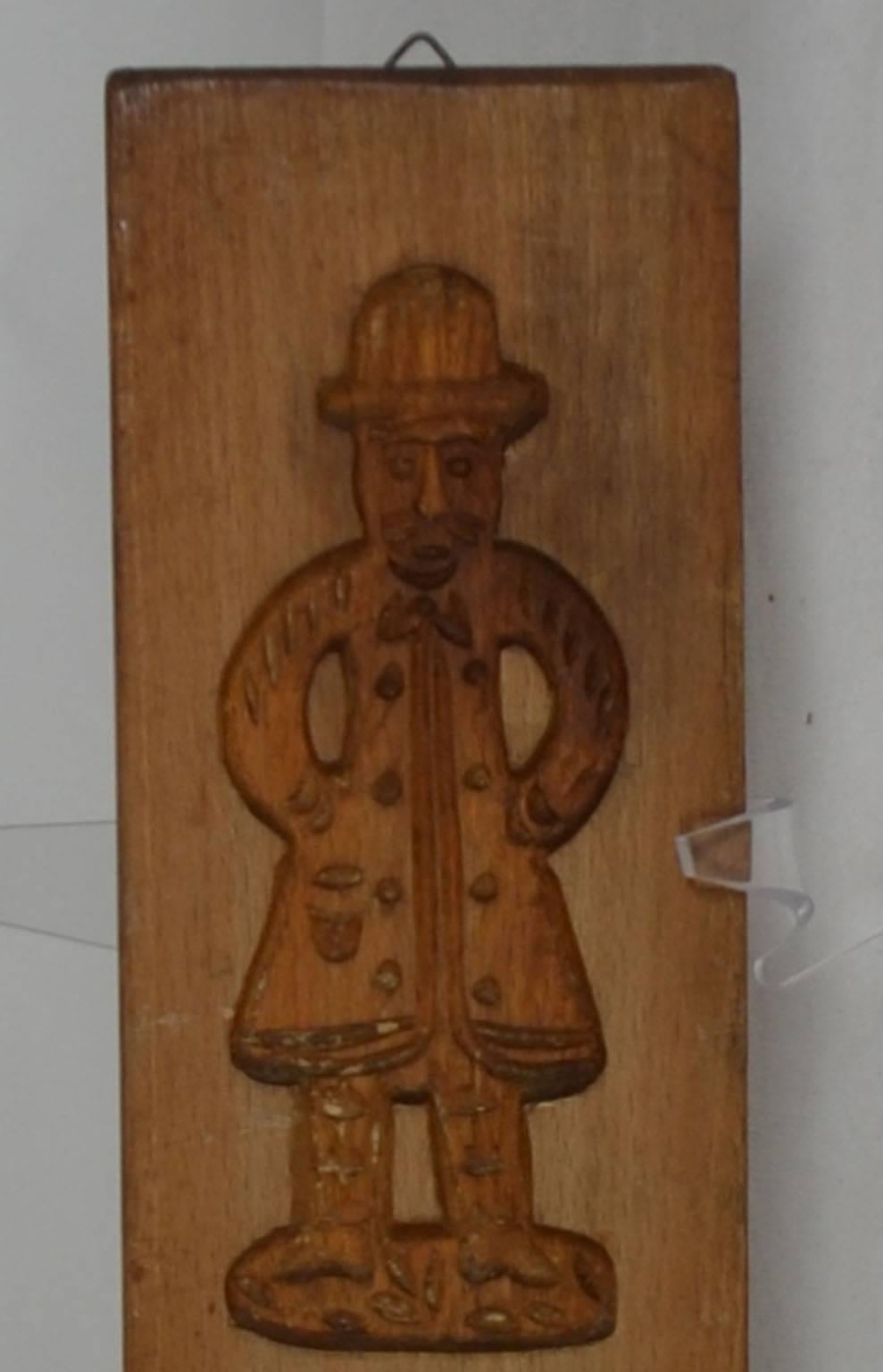 Double-sided wooden gingerbread mold, one side (two male figures) other side, (five small figures, leaf, heart and other shapes).