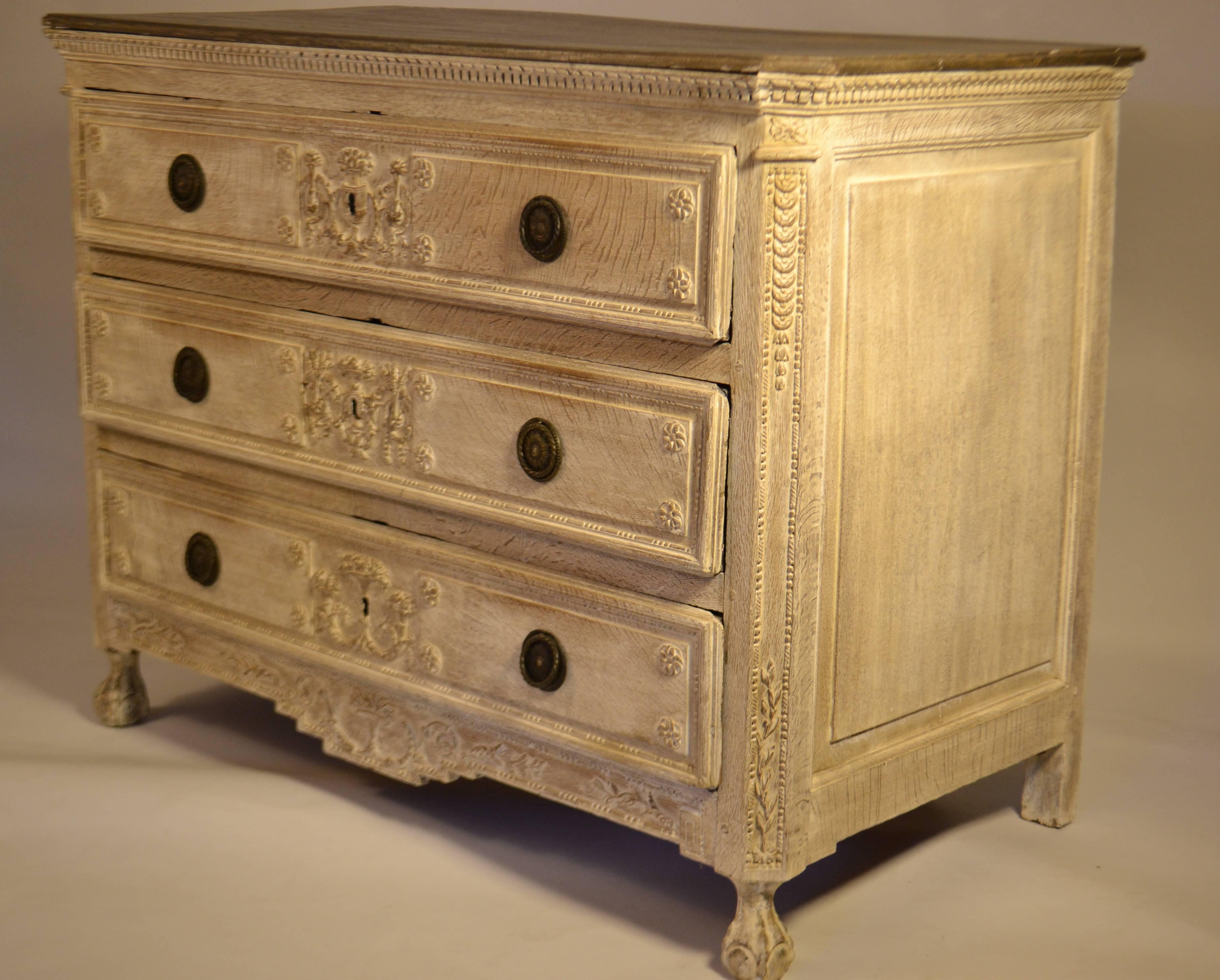 Louis XVI period Dutch commode with central urn and floral carved motif on the drawers flanked by circular rosette hardware with a barley twist round handle. Each drawer has rosettes in each corner and is bordered by carved beading. The apron is