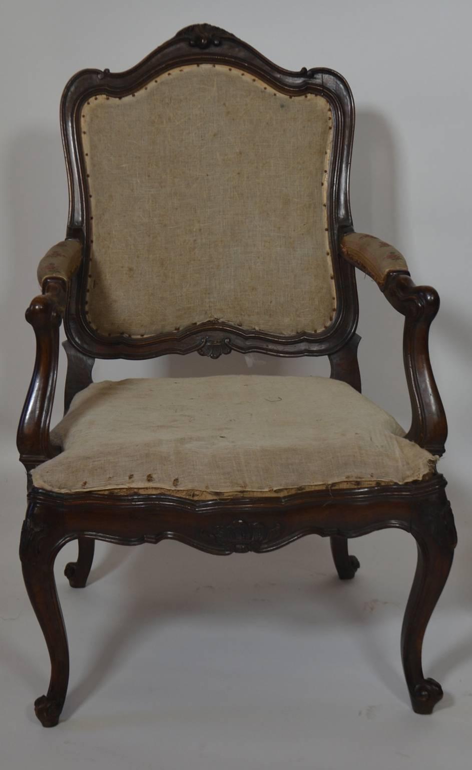 French  Pair of Louis XV Walnut Fauteuils For Sale