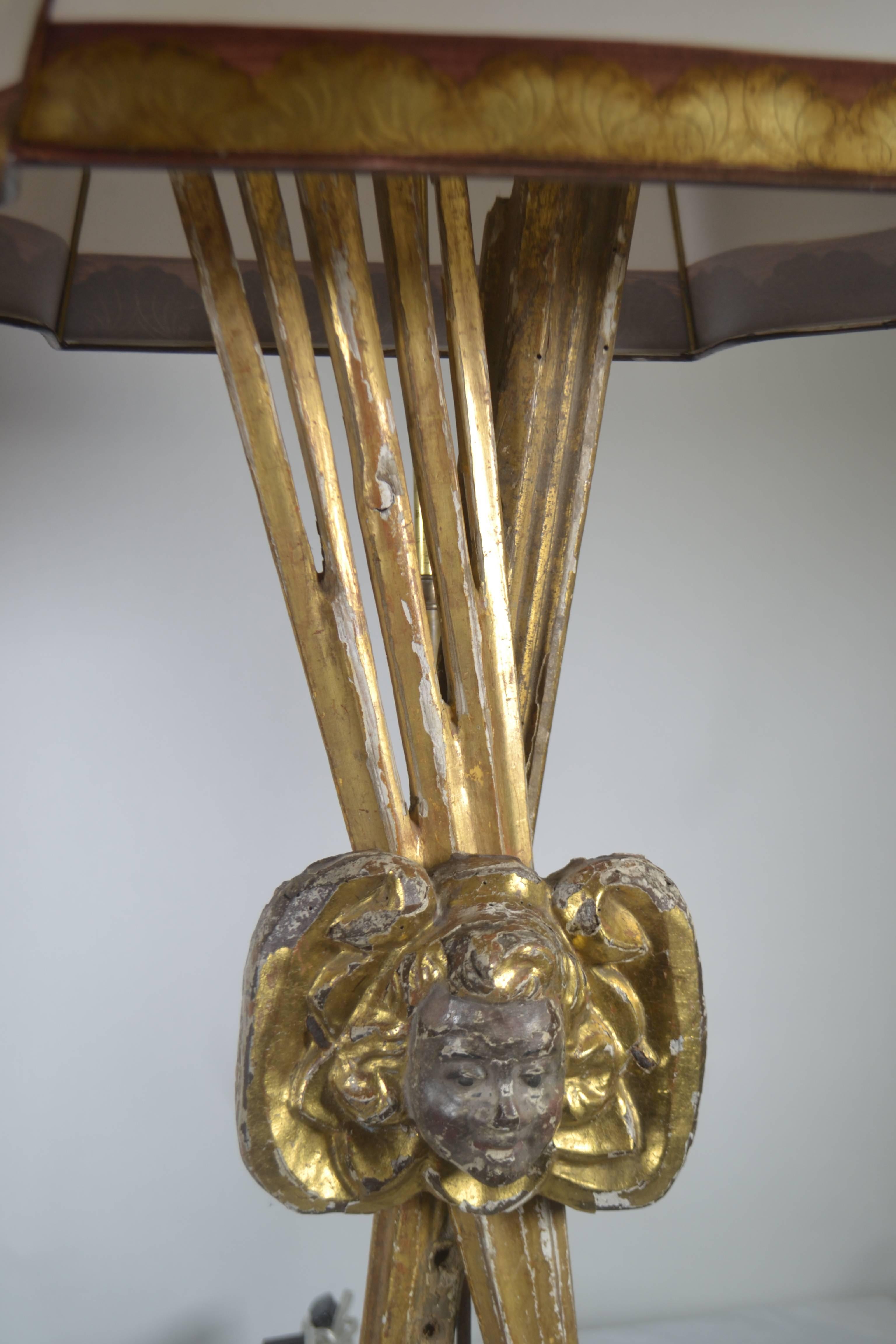 Paire de lampes italiennes en bois doré du XVIIIe siècle en vente 1