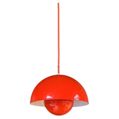Lampada a sospensione “Flower Pot” di Verner Panton per Louis Poulsen