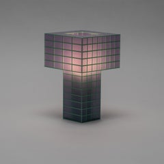 Lampada da tavolo portatile Tesser 5:8 in stile contemporaneo, stampata in 3D da Ridezign, color lavanda