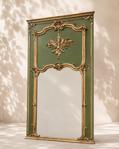 Grand miroir de cheminée Louis XV Transition en bois rechampi vert et doré à la