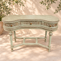 Console coiffeuse de style Louis XVI à trois tiroirs, vert amande patiné – Début