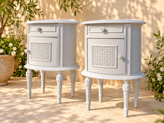 Paire de chevets de style Louis XVI – fin XIXe – patine gris clair et cannage