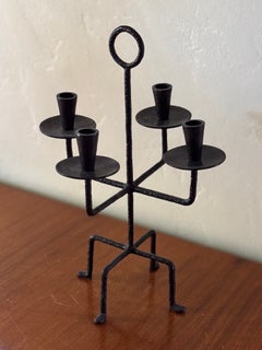 Candelabro escultural de hierro forjado a mano con cuatro brazos, de alrededor de los años 60