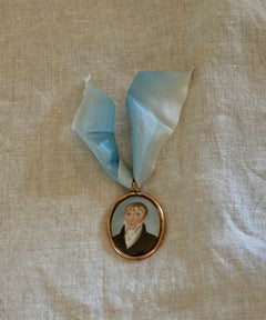 Retrato en miniatura de estilo ingenuo de principios del siglo XIX de un joven caballero