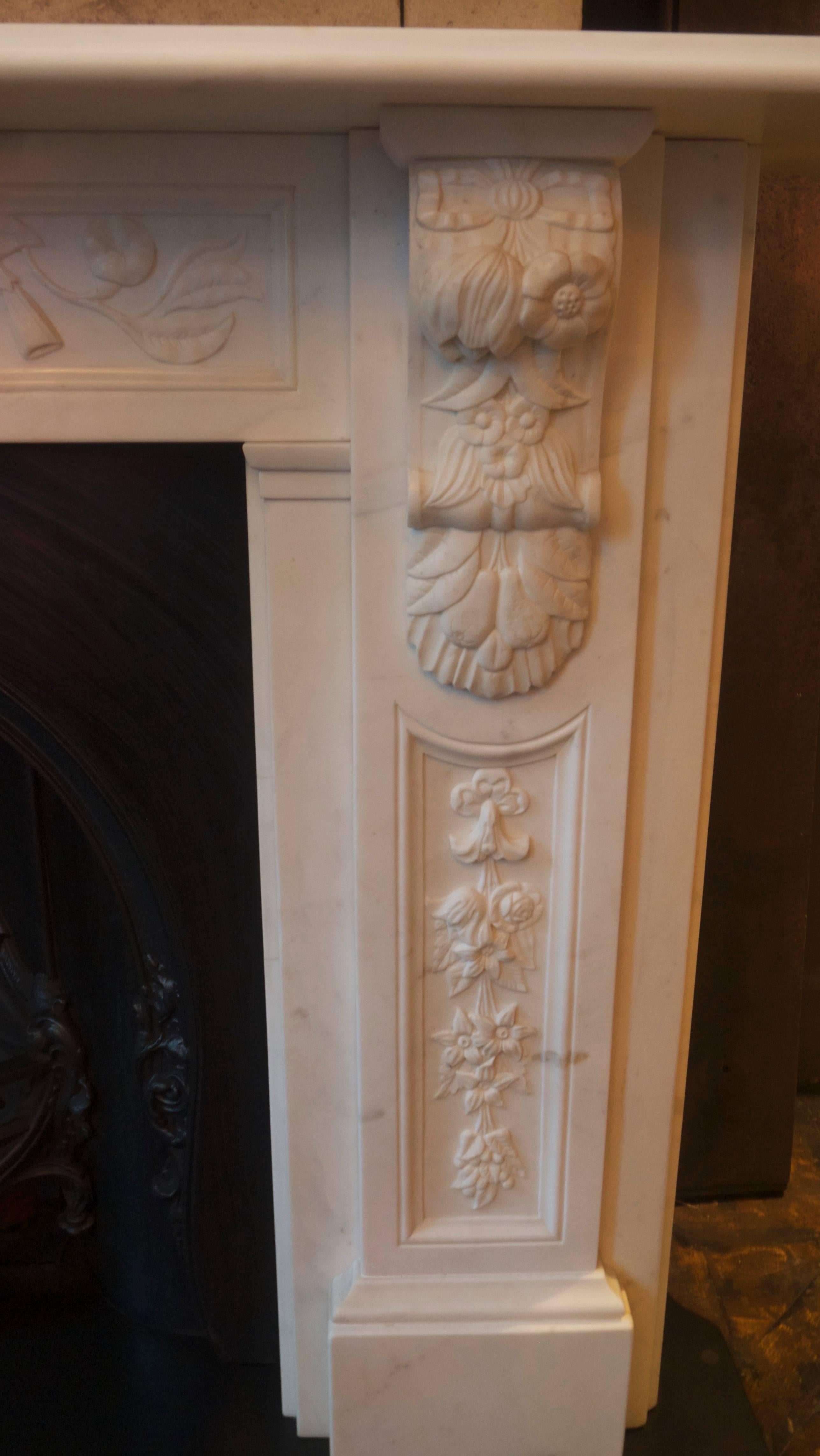 19th Century antique Victorian Carved Statuary White Marble Corbel fireplace In Good Condition For Sale In London, GB