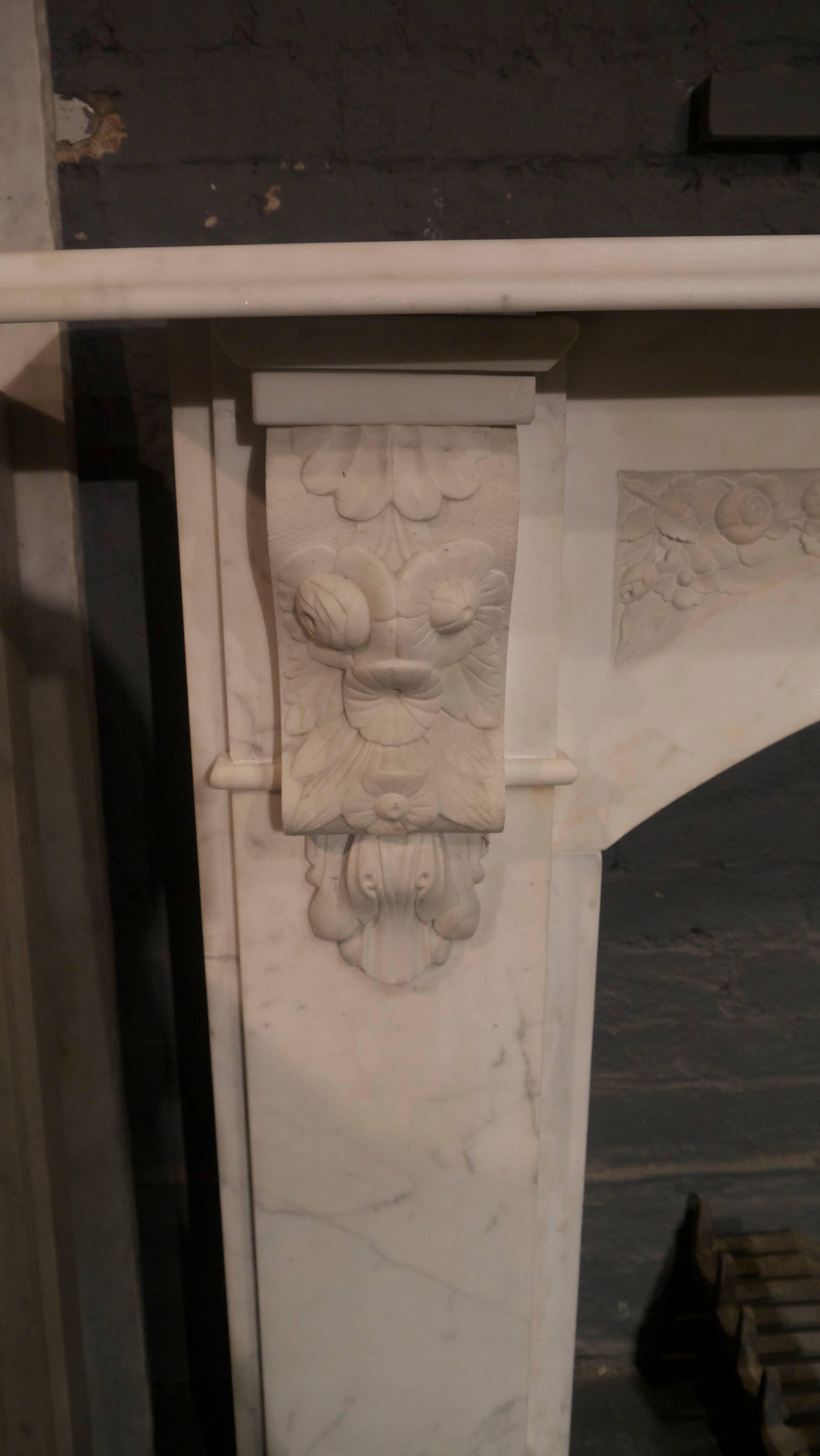 Antique Arched Victorian Marble fireplace in Statuary white marble. In Good Condition In London, GB