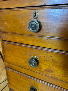 Virginia Pine Chest of drawers, probably Shenandoah Vally, with scallop base