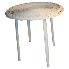 Antique Bar Harbor American wicker table, with a braided edge. C. 1910