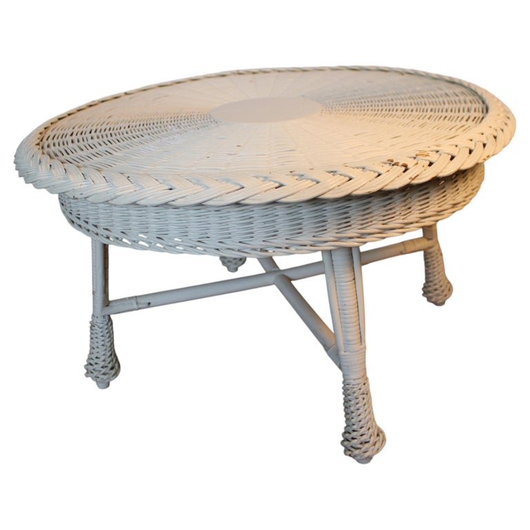 Antiker amerikanischer Bar-Harbor-Korb-Tisch, um 1910, mit ananasförmigen Beinen und Flechtverzierungen im Angebot bei 1stDibs Deutschland
