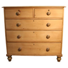 Commode victorienne anglaise en pin, avec des pieds boules et sa CLÉ d'origine !