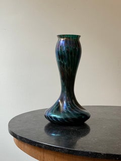 Eine auffällige, schillernde Jugendstil-Glasvase aus Böhmen