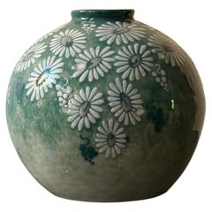 Große Limoges-Porzellanvase von Camille Tharaud mit Gänseblümchenverzierung, um 1950