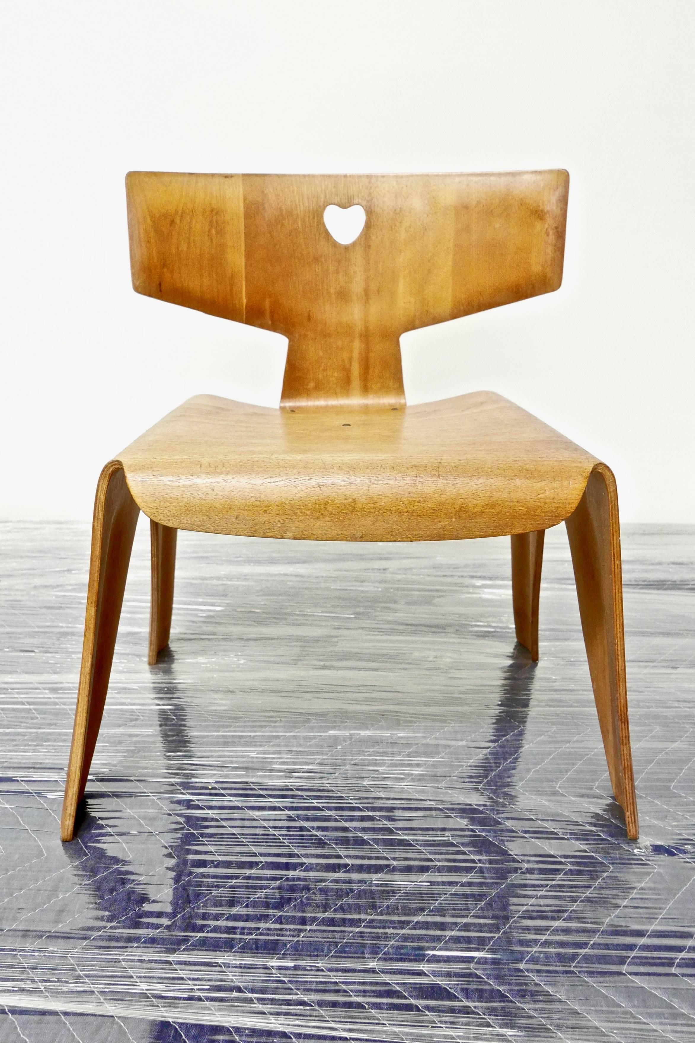 An early design by Charles and Ray Eames.
Produced by Evans Products.

  