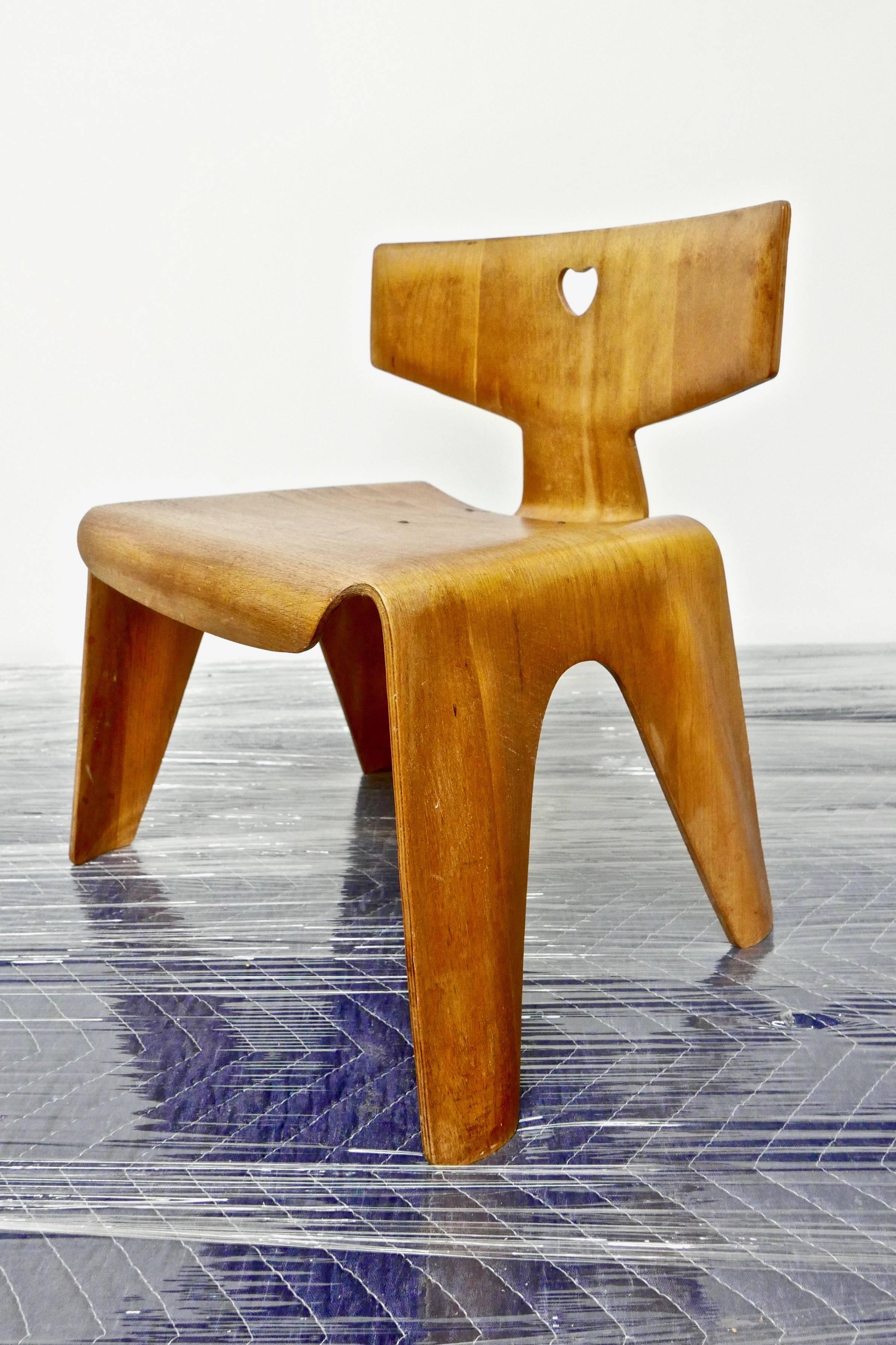 Mid-Century Modern Charles and Ray Eames Childs Chair For Sale