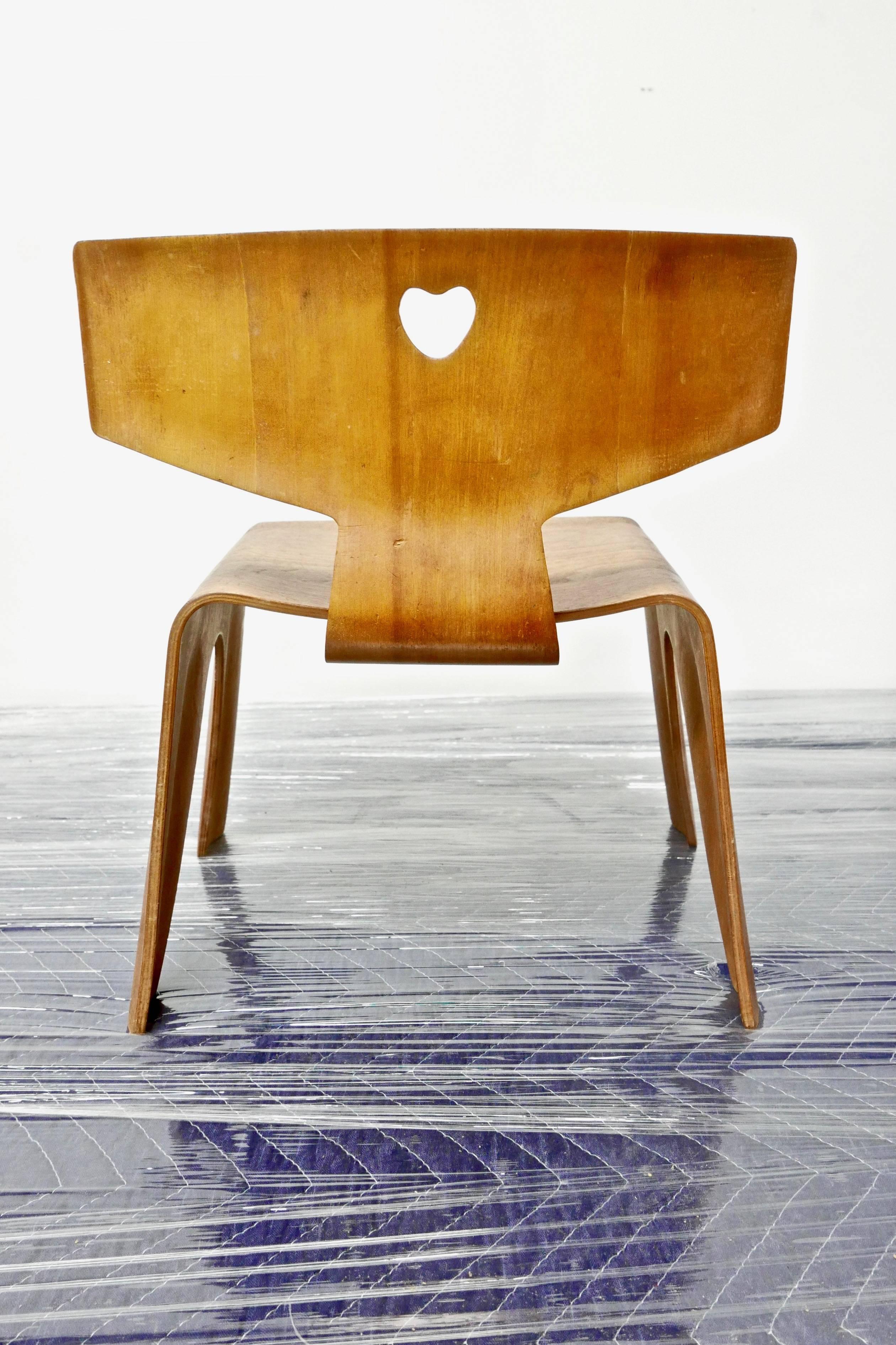 Charles and Ray Eames Childs Chair In Excellent Condition For Sale In Brooklyn, NY