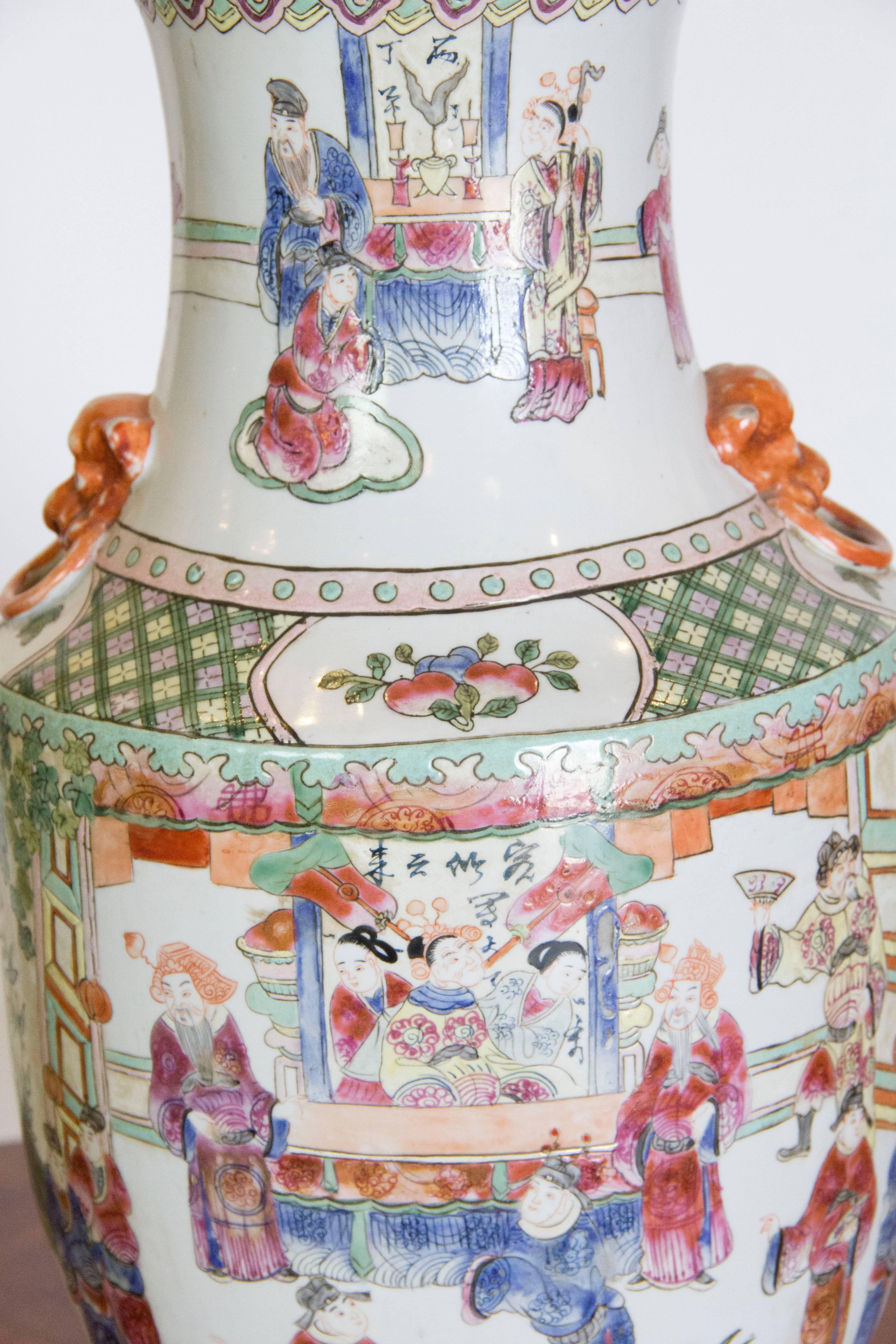 Porcelain Hand-Painted Chinese Figural Lamp with Foo Lion Detail For Sale
