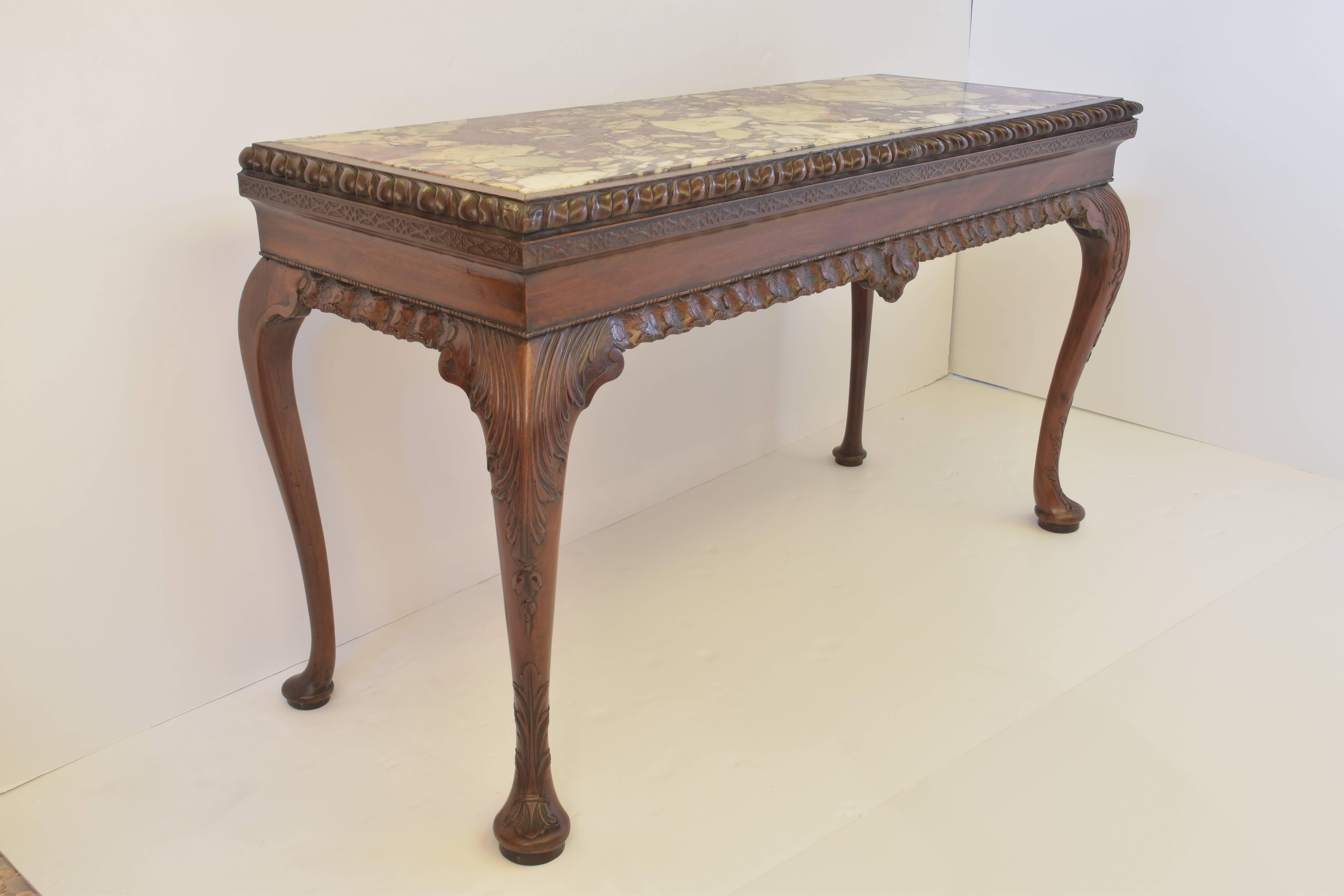Exquisite antique Irish George I style carved mahogany and Breche marble side table. The top inset with a Breche Violette marble pane, framed by a gadroon border with blind fret carved frieze. The apron carved with ruffled cabochons and rock work,