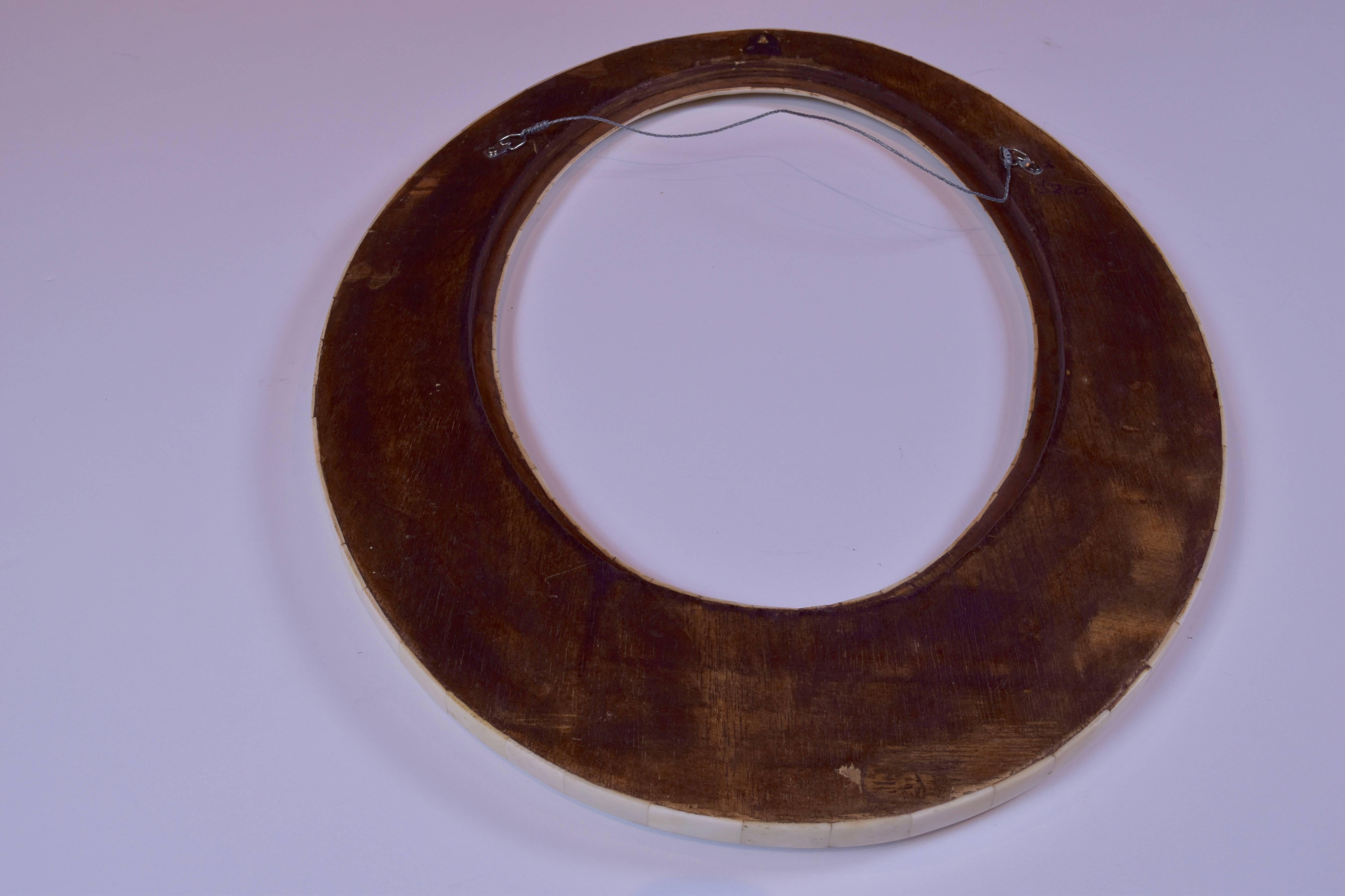 Tessellated Bone Oval Mirror In Excellent Condition For Sale In San Antonio, TX