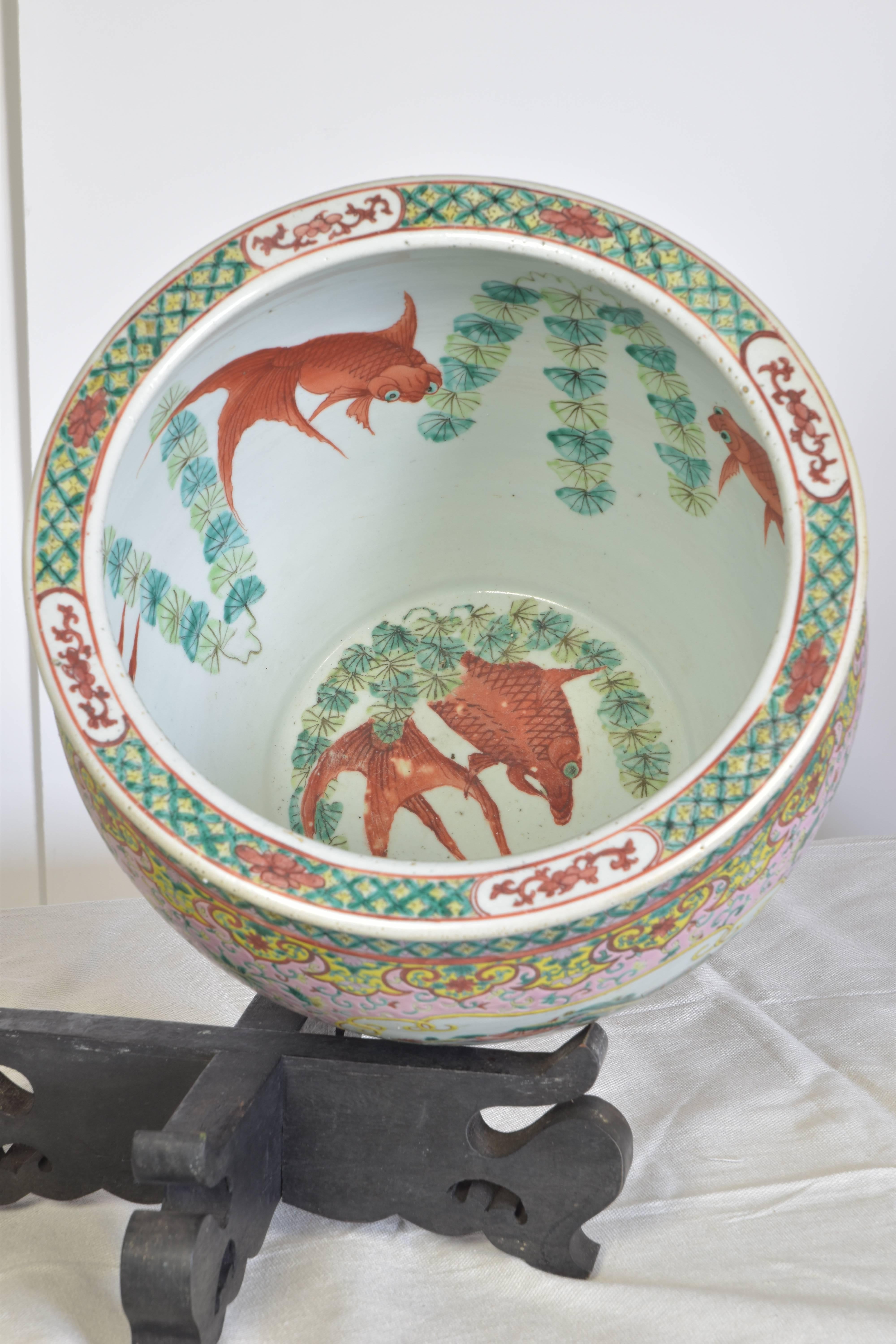 Hand-painted Chinese Jardiniere on Stand In Excellent Condition In San Antonio, TX